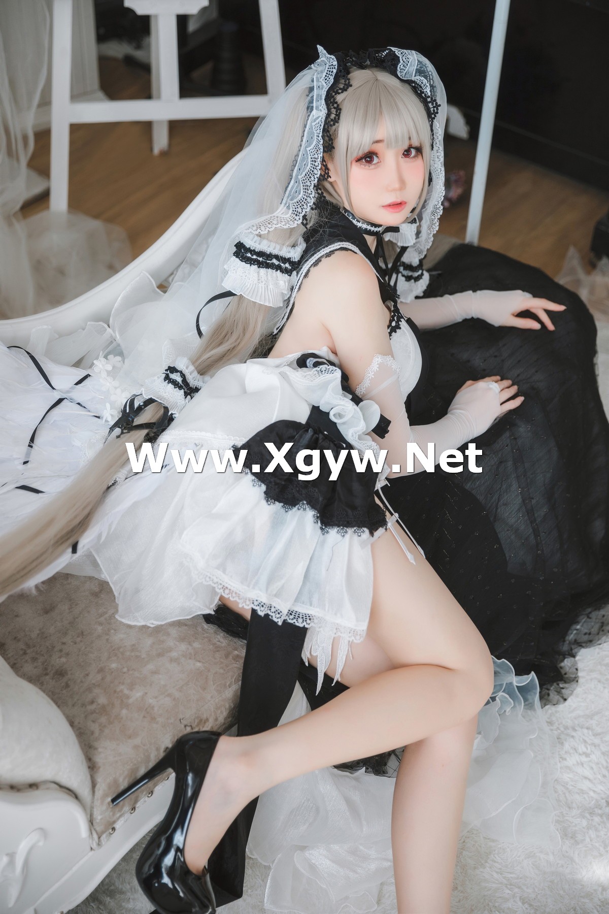 Xgyw.Net_网络美女焖焖碳可畏礼服主题私房性感白色礼服秀白嫩肌肤修长美腿诱惑写真33P
