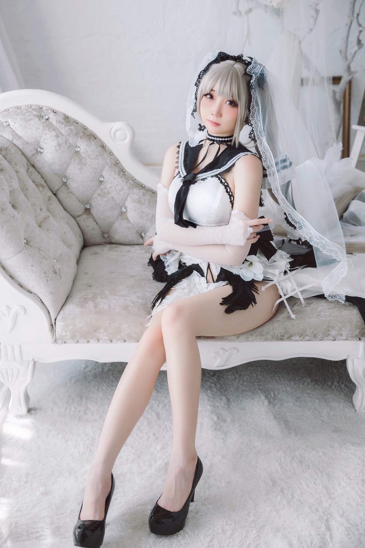 Xgyw.Net_网络美女焖焖碳可畏礼服主题私房性感白色礼服秀白嫩肌肤修长美腿诱惑写真33P