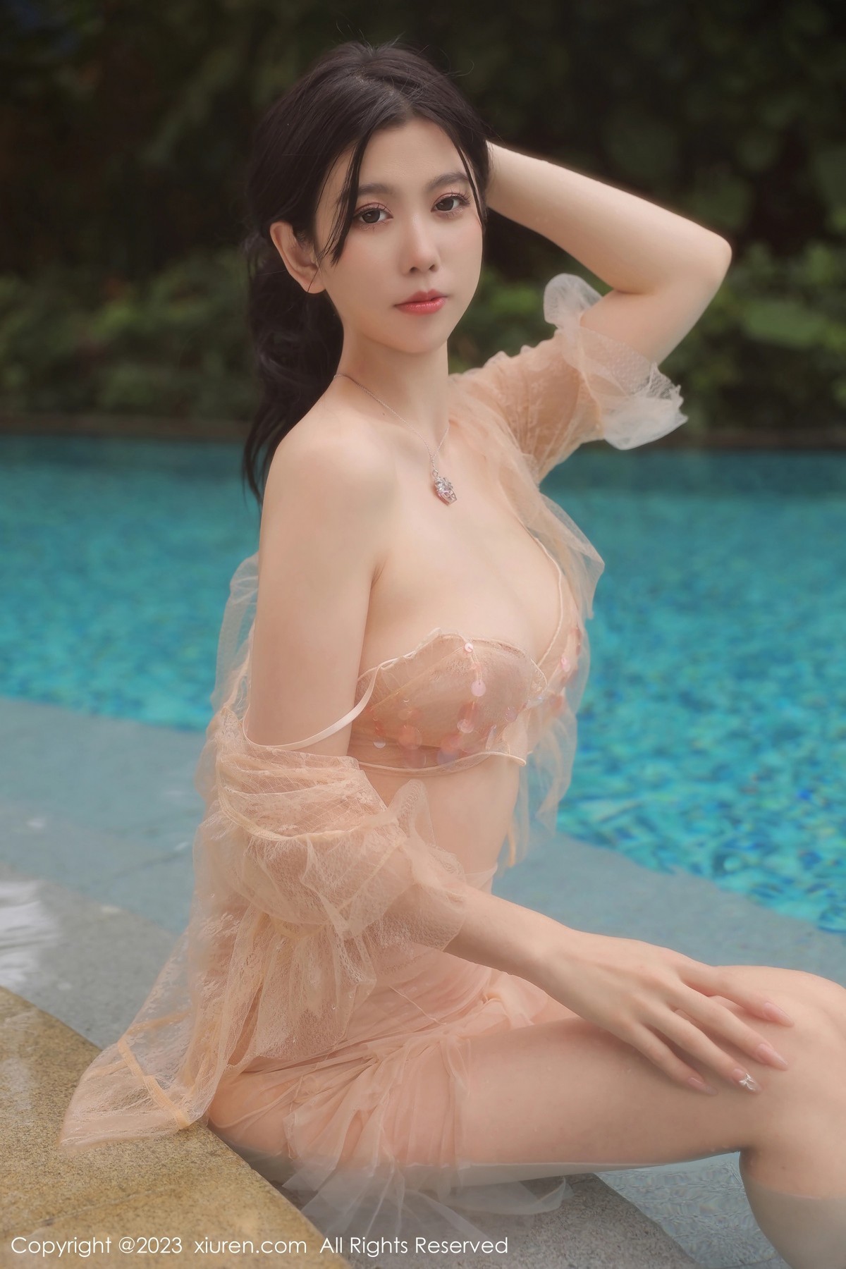 Xgyw.Net_XiuRen第6370期_模特李雅柔泳池场景性感浅色薄透连衣长裙秀完美身材诱惑写真55P