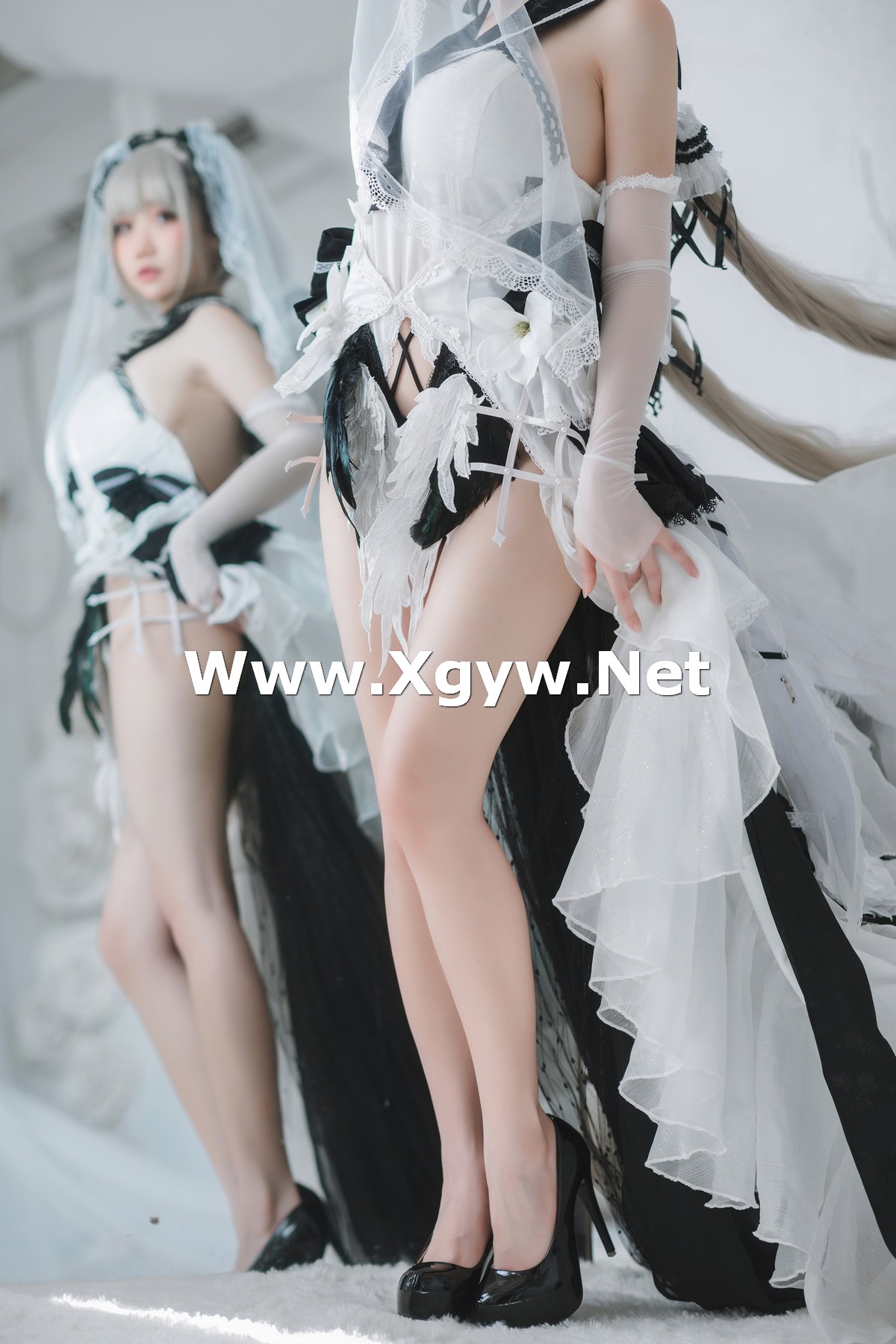 Xgyw.Net_网络美女焖焖碳可畏礼服主题私房性感白色礼服秀白嫩肌肤修长美腿诱惑写真33P