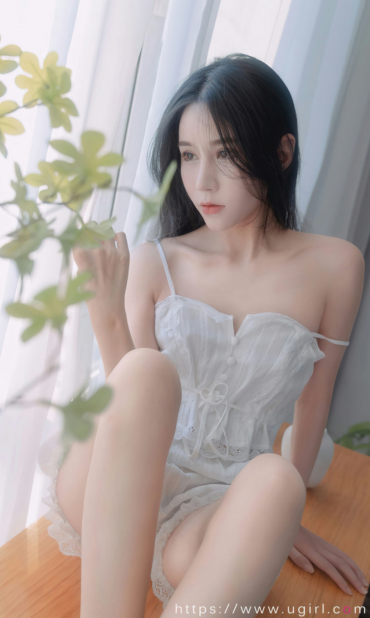 Xgyw.Net_[Ugirls爱尤物]No.2534_模特茯苓私房性感白色分体睡衣秀白嫩肌肤修长美腿迷人写真35P