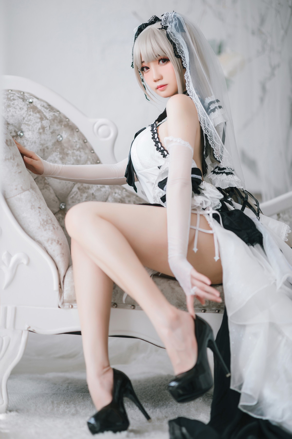 Xgyw.Net_网络美女焖焖碳可畏礼服主题私房性感白色礼服秀白嫩肌肤修长美腿诱惑写真33P
