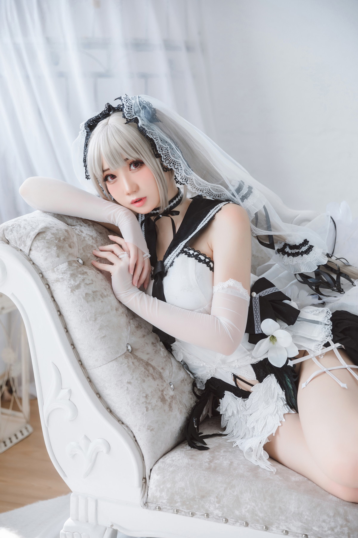 Xgyw.Net_网络美女焖焖碳可畏礼服主题私房性感白色礼服秀白嫩肌肤修长美腿诱惑写真33P