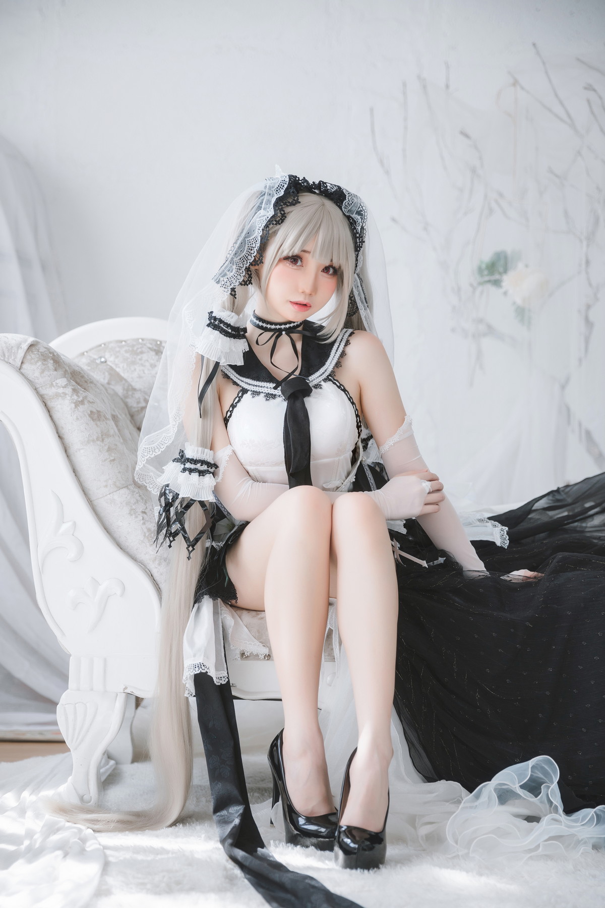 Xgyw.Net_网络美女焖焖碳可畏礼服主题私房性感白色礼服秀白嫩肌肤修长美腿诱惑写真33P