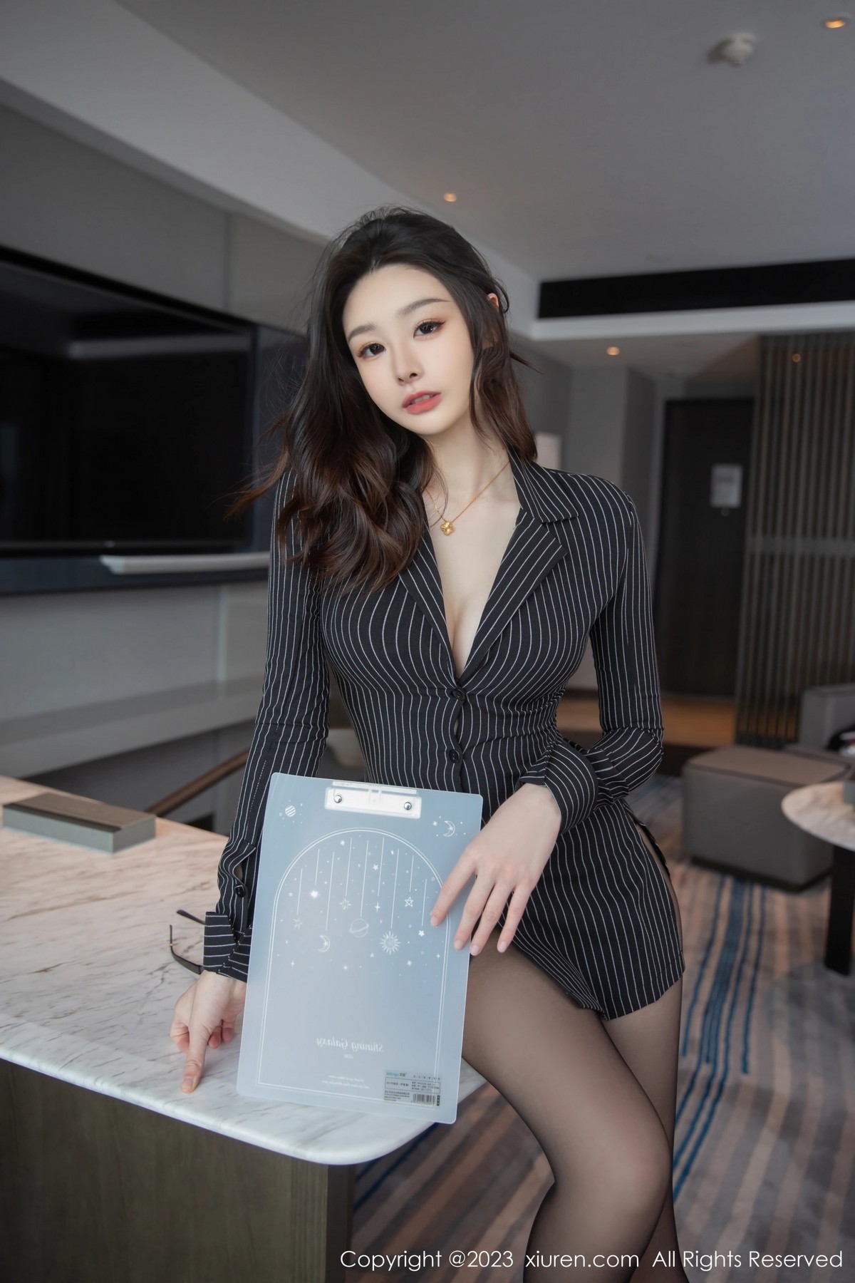 Xgyw.Net_XiuRen第6376期_模特是小逗逗脱黑色条纹衬衣露黑色网纱轻透内衣迷人诱惑写真80P