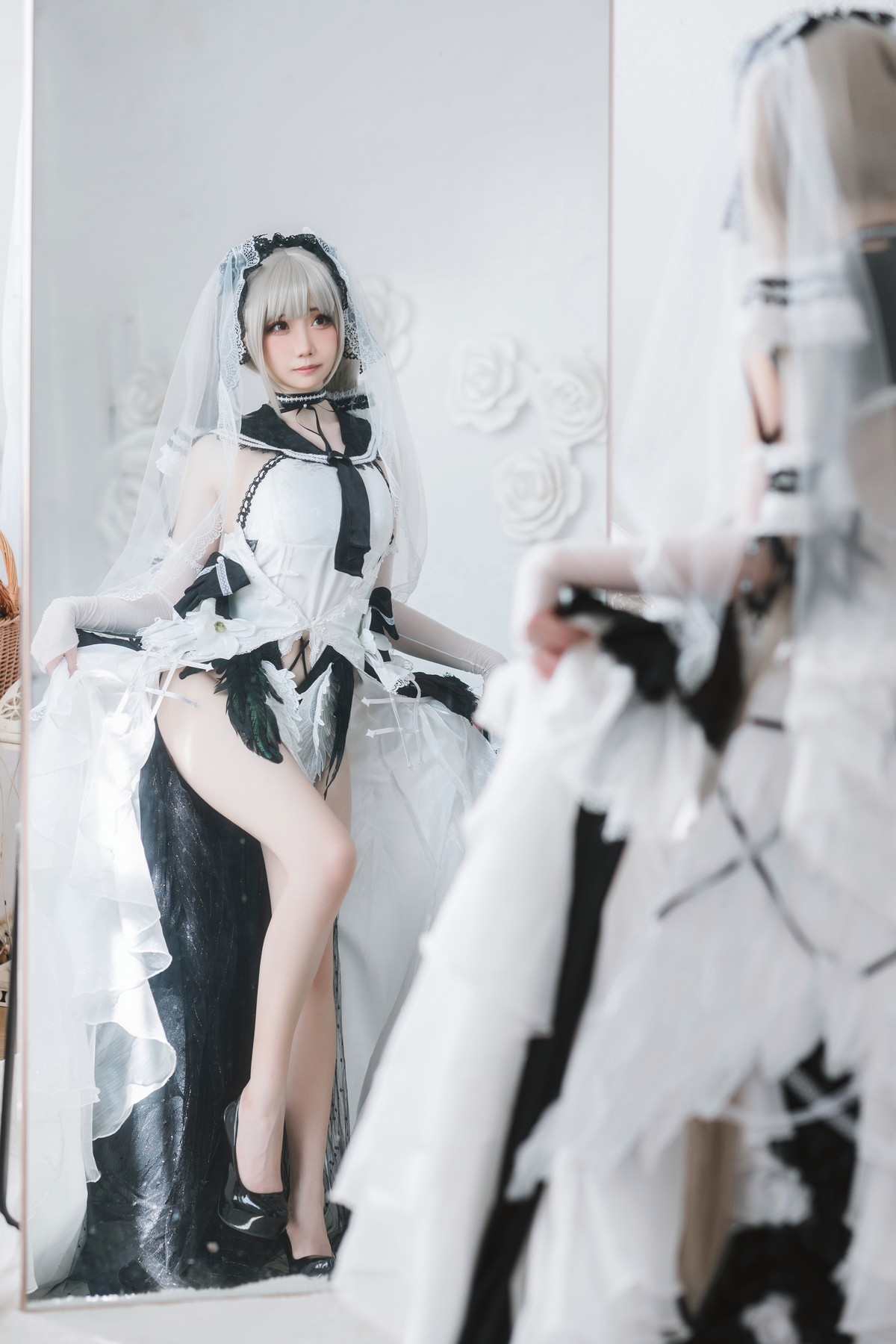 Xgyw.Net_网络美女焖焖碳可畏礼服主题私房性感白色礼服秀白嫩肌肤修长美腿诱惑写真33P
