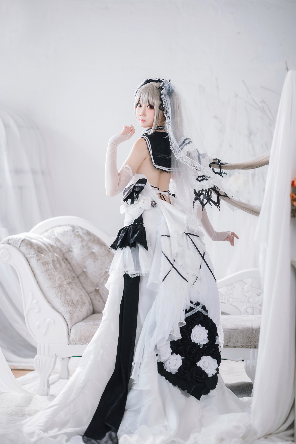 Xgyw.Net_网络美女焖焖碳可畏礼服主题私房性感白色礼服秀白嫩肌肤修长美腿诱惑写真33P
