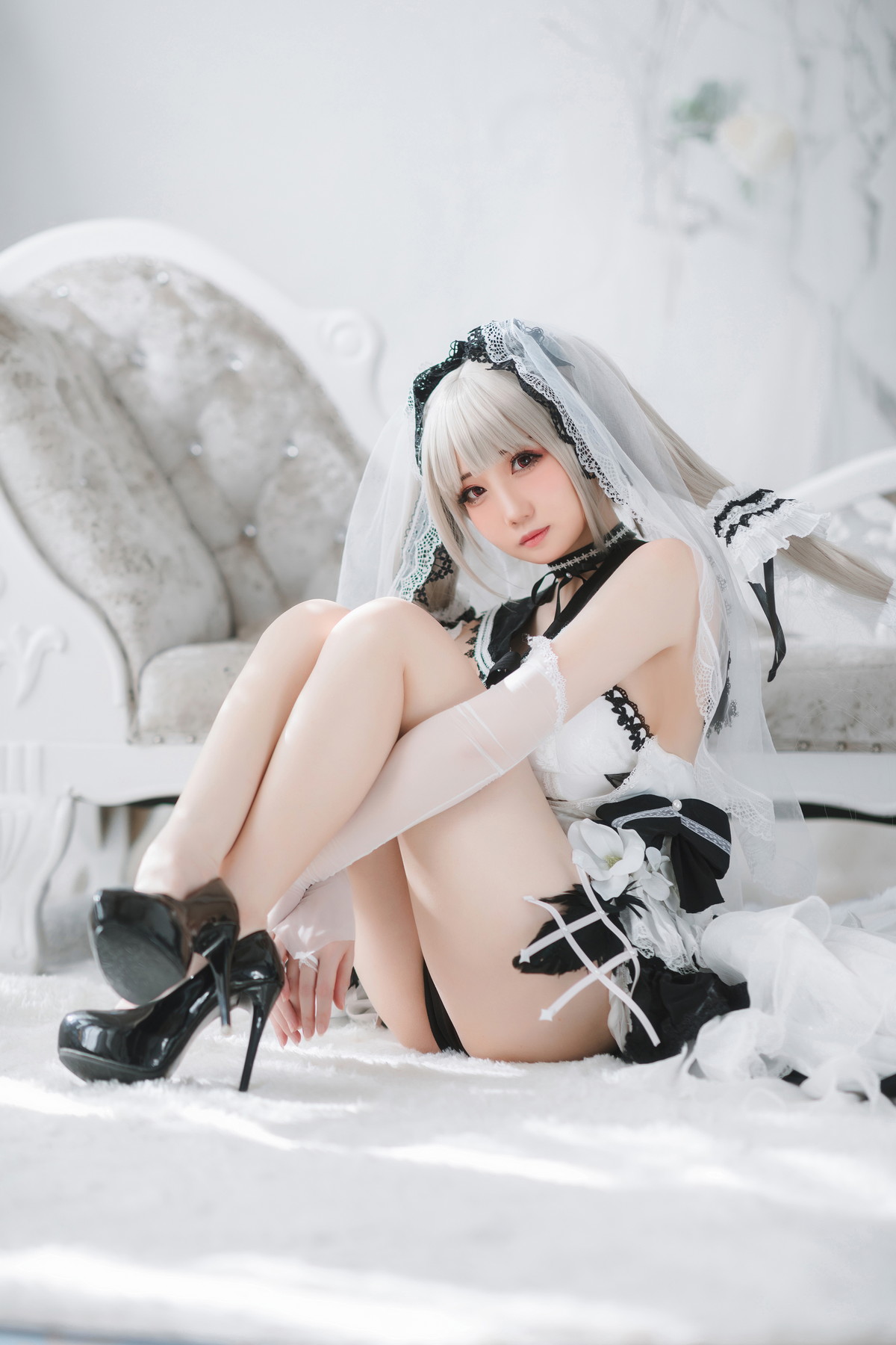 Xgyw.Net_网络美女焖焖碳可畏礼服主题私房性感白色礼服秀白嫩肌肤修长美腿诱惑写真33P