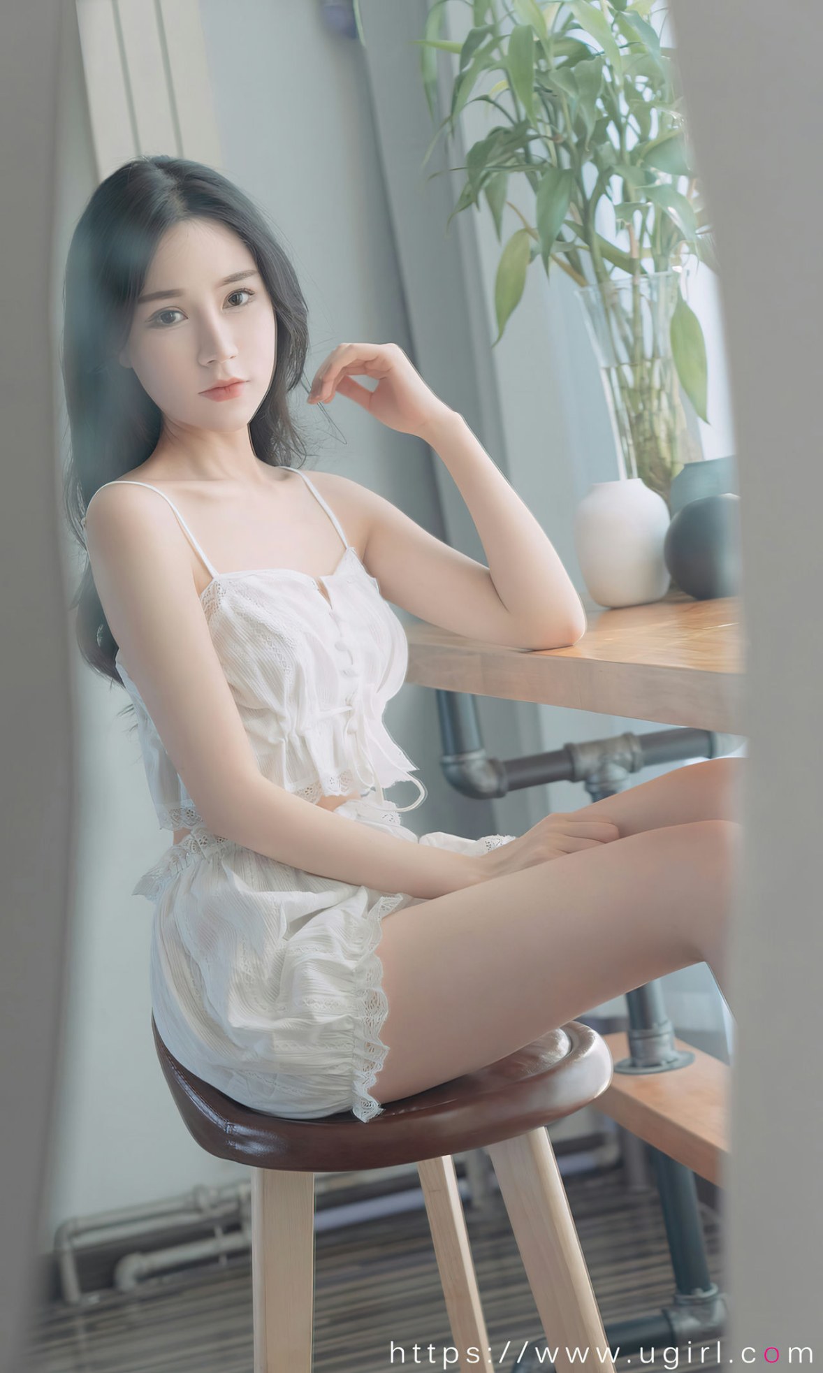 Xgyw.Net_[Ugirls爱尤物]No.2534_模特茯苓私房性感白色分体睡衣秀白嫩肌肤修长美腿迷人写真35P