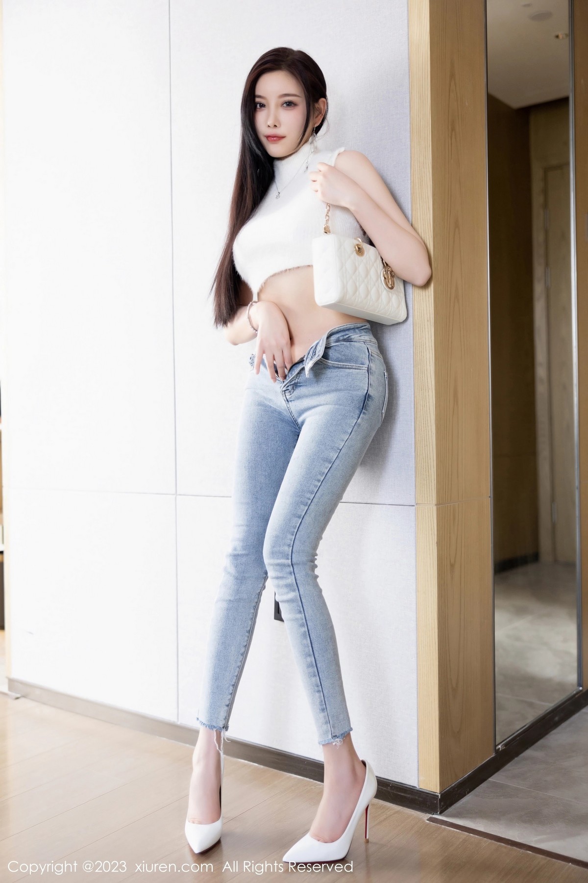 Xgyw.Net_XiuRen第6377期_女神杨晨晨Yome白色短款上衣配牛仔裤秀丰腴身材完美诱惑写真80P