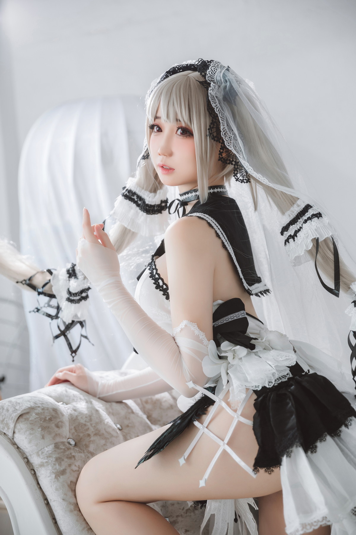 Xgyw.Net_网络美女焖焖碳可畏礼服主题私房性感白色礼服秀白嫩肌肤修长美腿诱惑写真33P