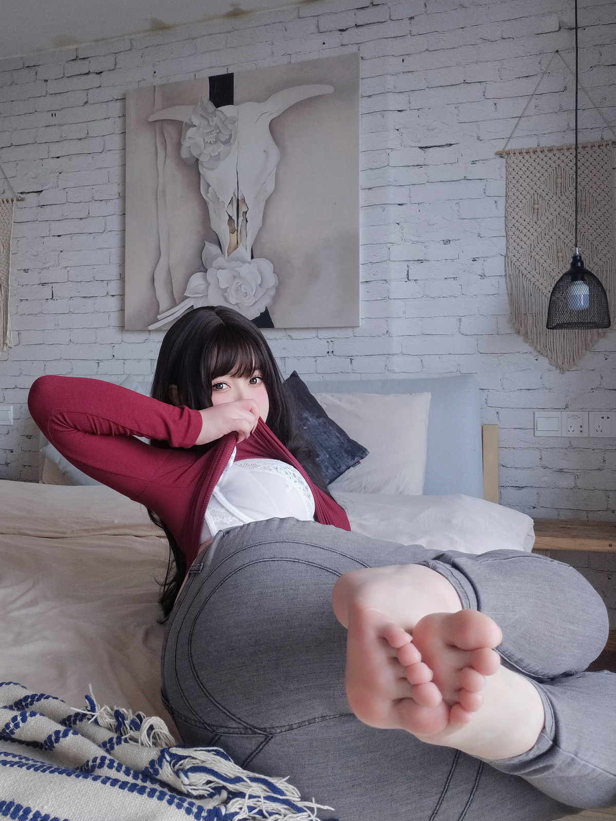 Xgyw.Net_Coser妹子女主K红色毛衣丰满妹妹主题红色毛衣配牛仔裤半脱秀豪乳翘臀诱惑写真103P