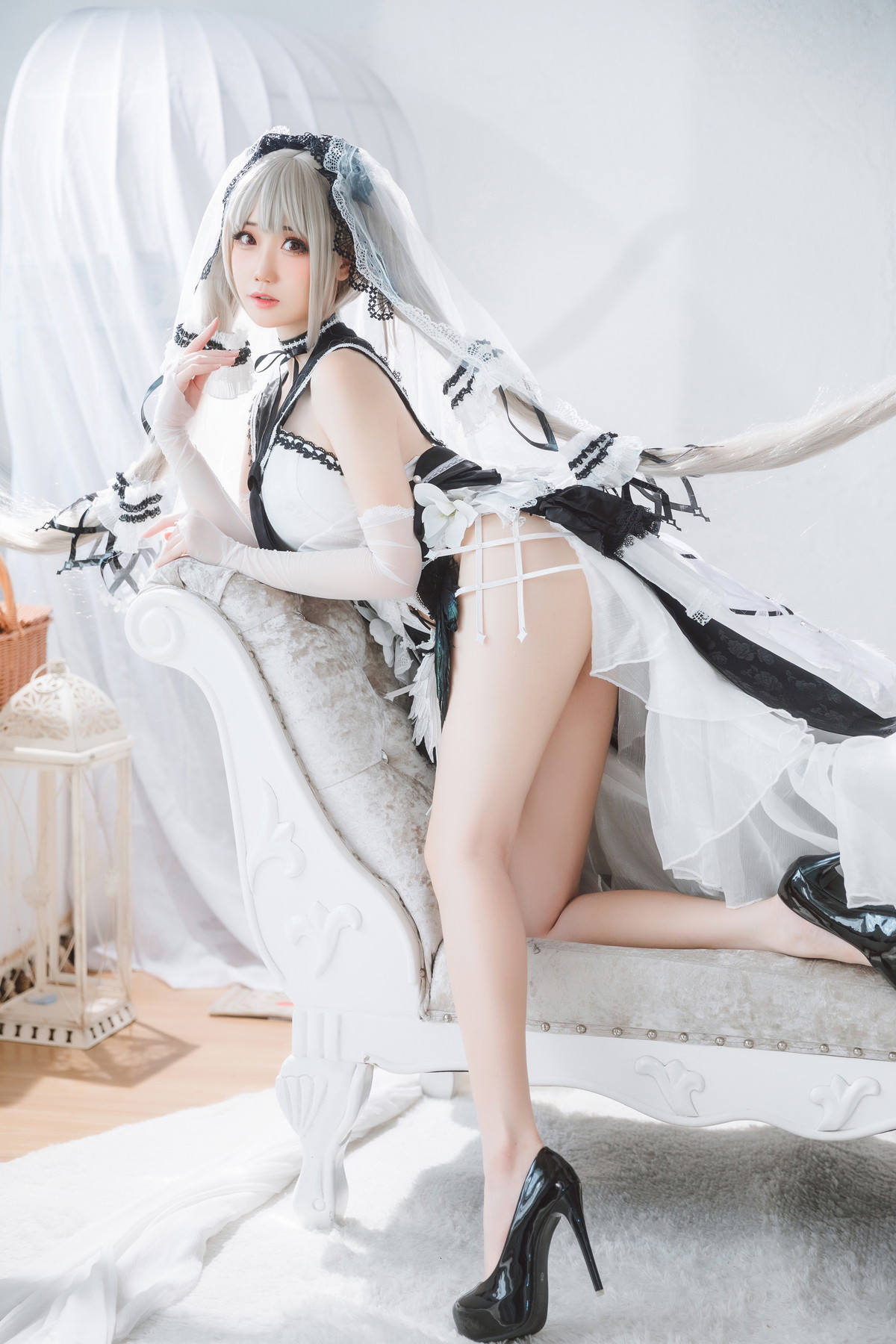 Xgyw.Net_网络美女焖焖碳可畏礼服主题私房性感白色礼服秀白嫩肌肤修长美腿诱惑写真33P