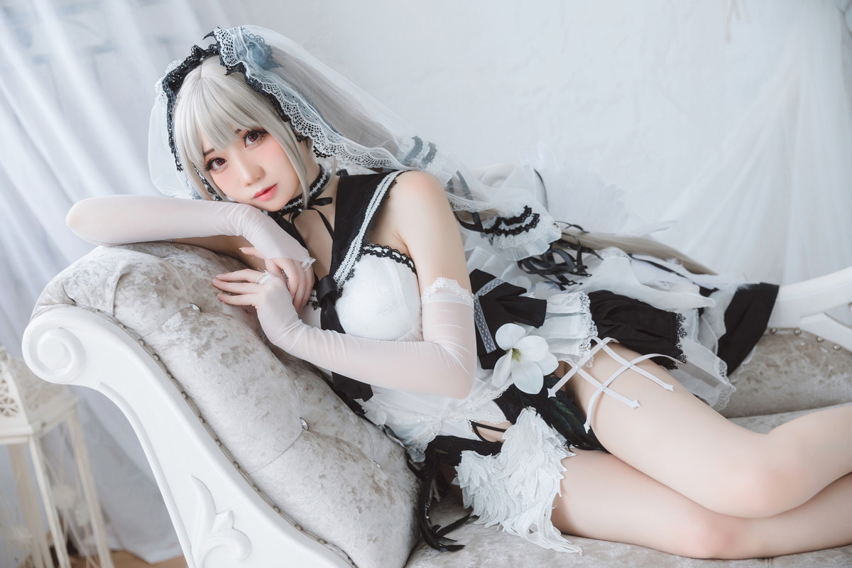 Xgyw.Net_网络美女焖焖碳可畏礼服主题私房性感白色礼服秀白嫩肌肤修长美腿诱惑写真33P