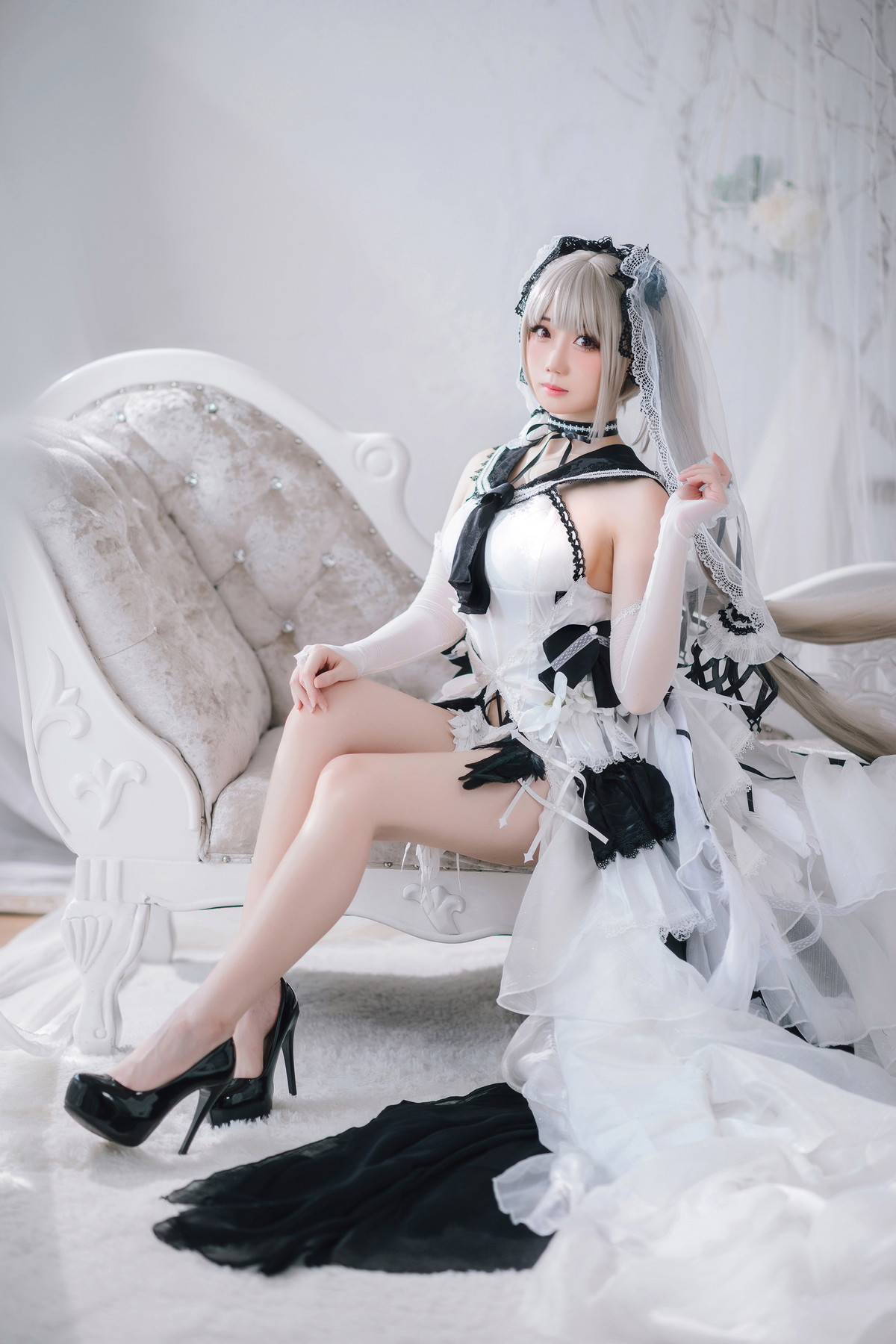 Xgyw.Net_网络美女焖焖碳可畏礼服主题私房性感白色礼服秀白嫩肌肤修长美腿诱惑写真33P