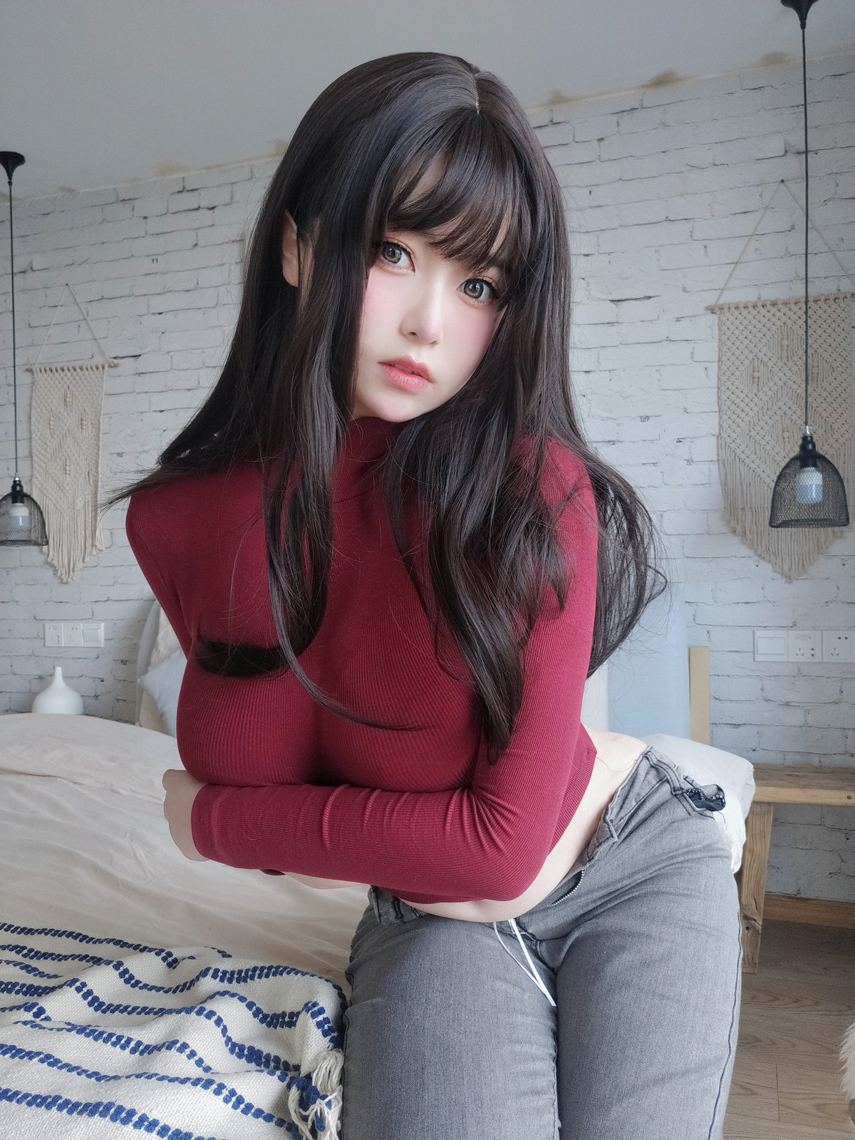 Xgyw.Net_Coser妹子女主K红色毛衣丰满妹妹主题红色毛衣配牛仔裤半脱秀豪乳翘臀诱惑写真103P