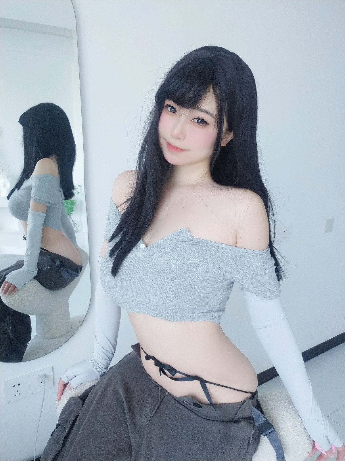 Xgyw.Net_Coser妹子女主K喜欢这样的K吗主题灰色半截上衣配宽松短裤秀完美身材诱惑写真46P