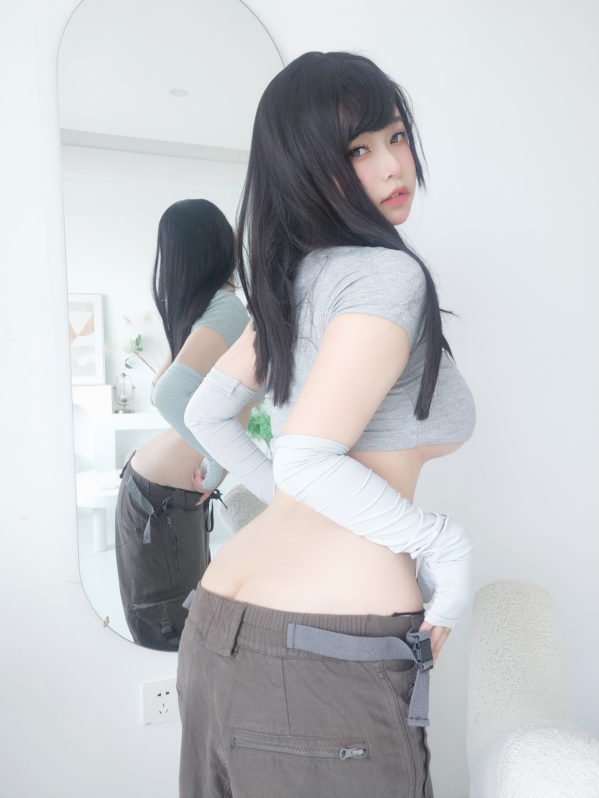 Xgyw.Net_Coser妹子女主K喜欢这样的K吗主题灰色半截上衣配宽松短裤秀完美身材诱惑写真46P