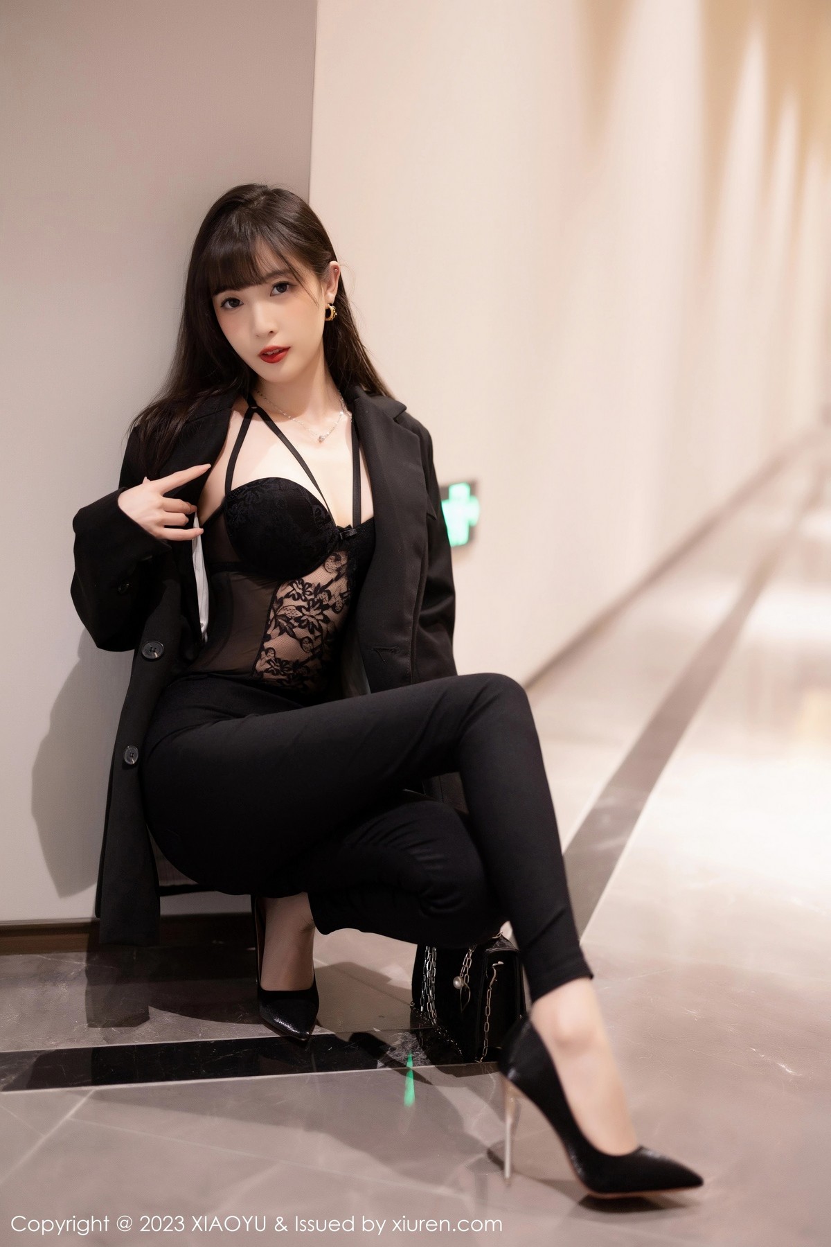 Xgyw.Net_[XiaoYu画语界]Vol.981_模特林星阑性感黑色连体蕾丝内衣配原色丝袜秀曼妙身姿诱惑写真87P