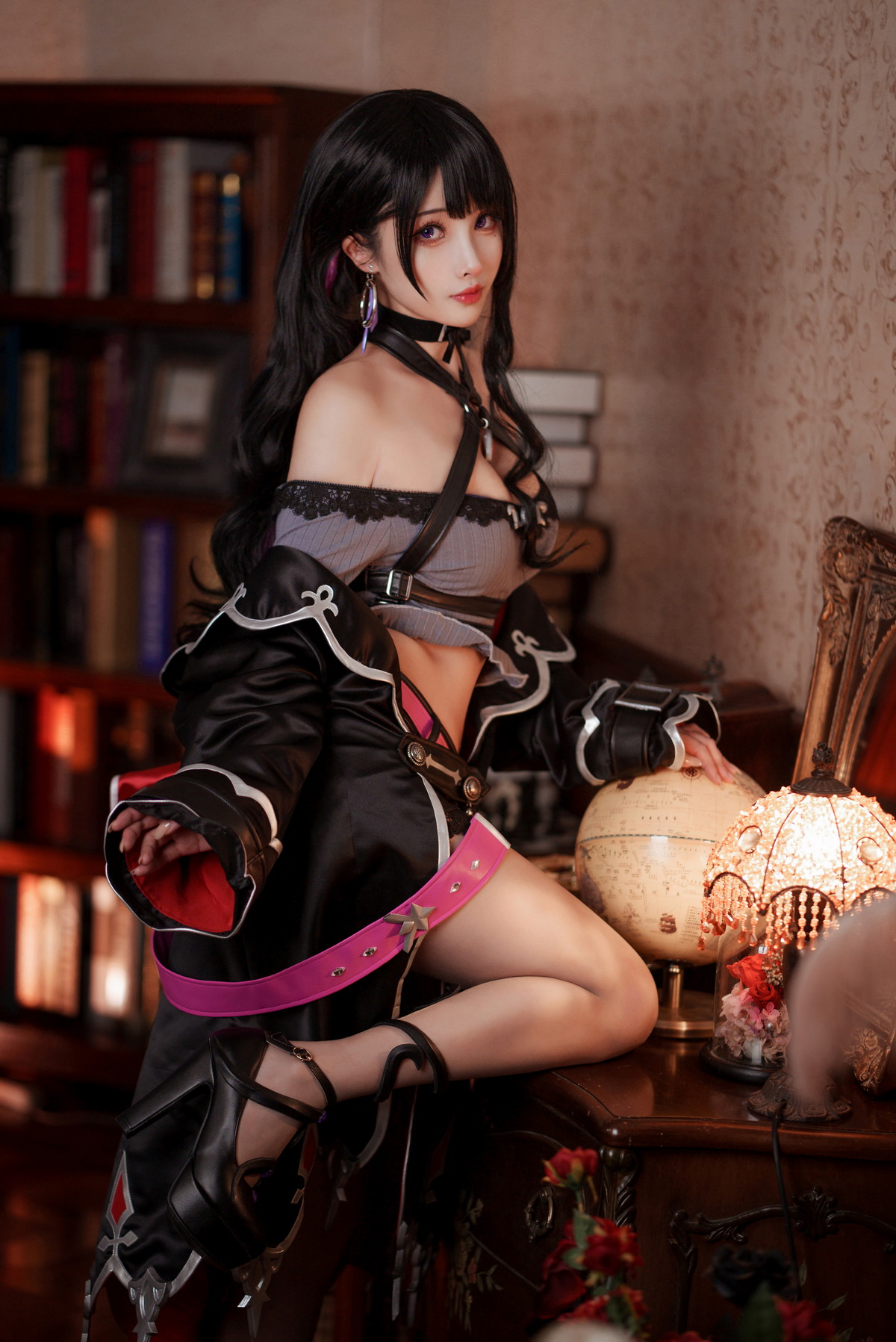 Xgyw.Net_网络美女rioko凉凉子魅魔X恋乃夜舞主题灰色低胸服饰配超薄黑丝秀翘臀诱惑写真40P