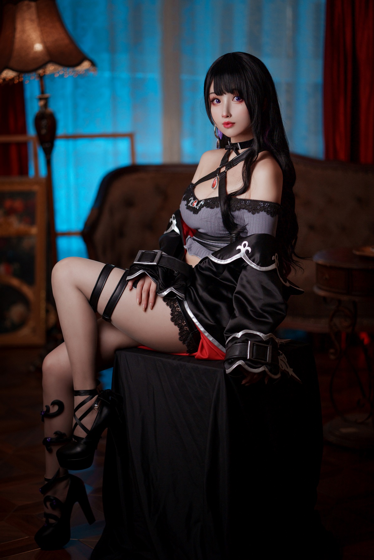 Xgyw.Net_网络美女rioko凉凉子魅魔X恋乃夜舞主题灰色低胸服饰配超薄黑丝秀翘臀诱惑写真40P