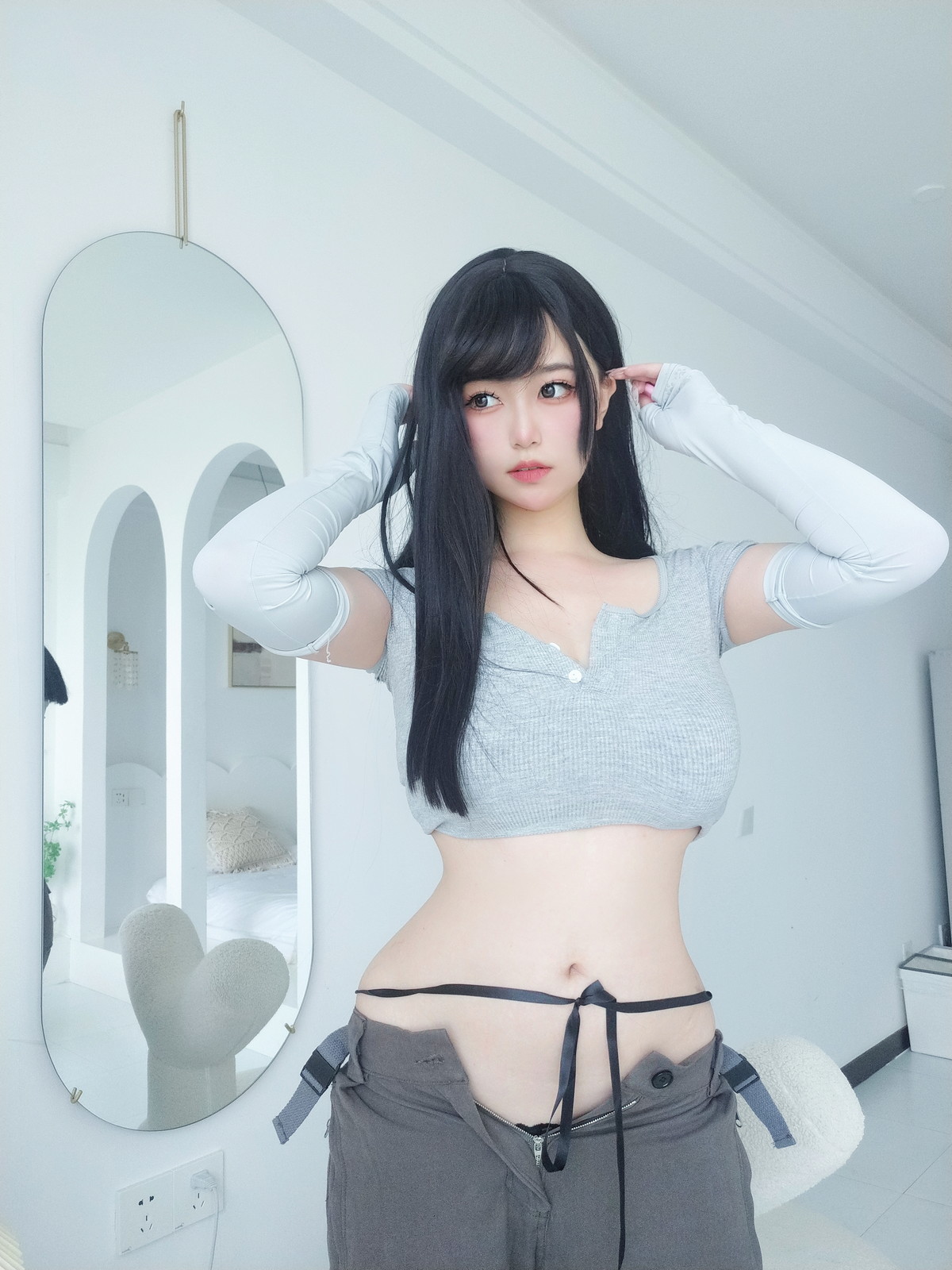 Xgyw.Net_Coser妹子女主K喜欢这样的K吗主题灰色半截上衣配宽松短裤秀完美身材诱惑写真46P