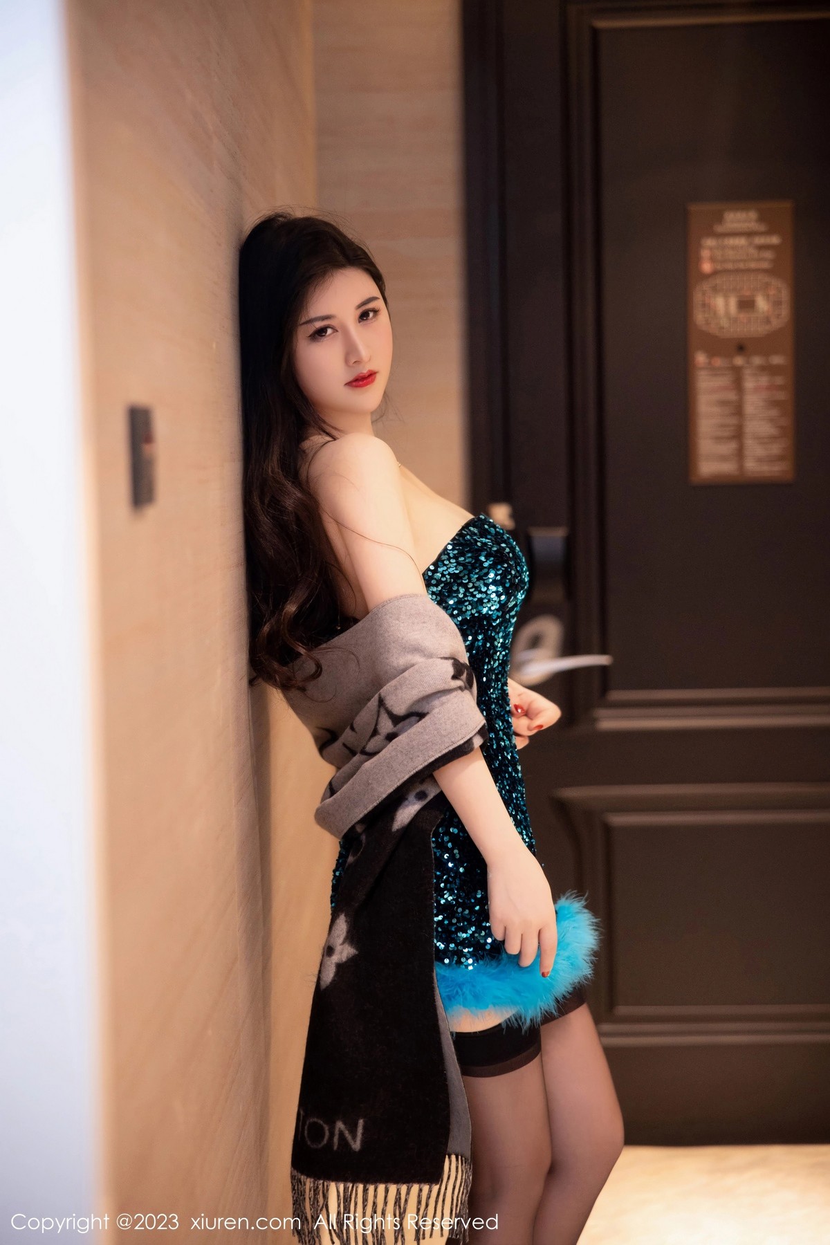 Xgyw.Net_XiuRen第6384期_模特诗诗kiki性感蓝黑露肩连衣短裙露黑色蕾丝内衣惹火诱惑写真86P