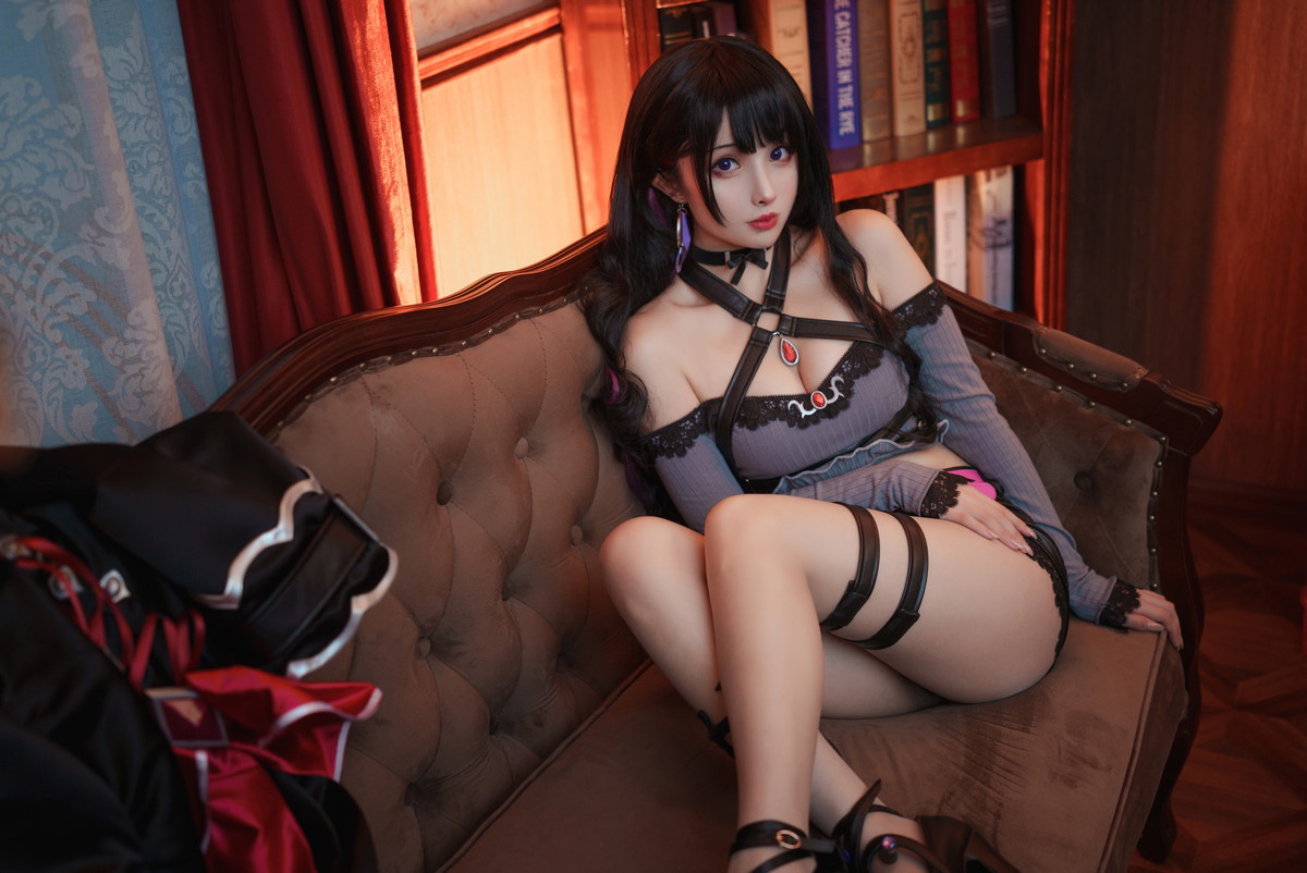 Xgyw.Net_网络美女rioko凉凉子魅魔X恋乃夜舞主题灰色低胸服饰配超薄黑丝秀翘臀诱惑写真40P