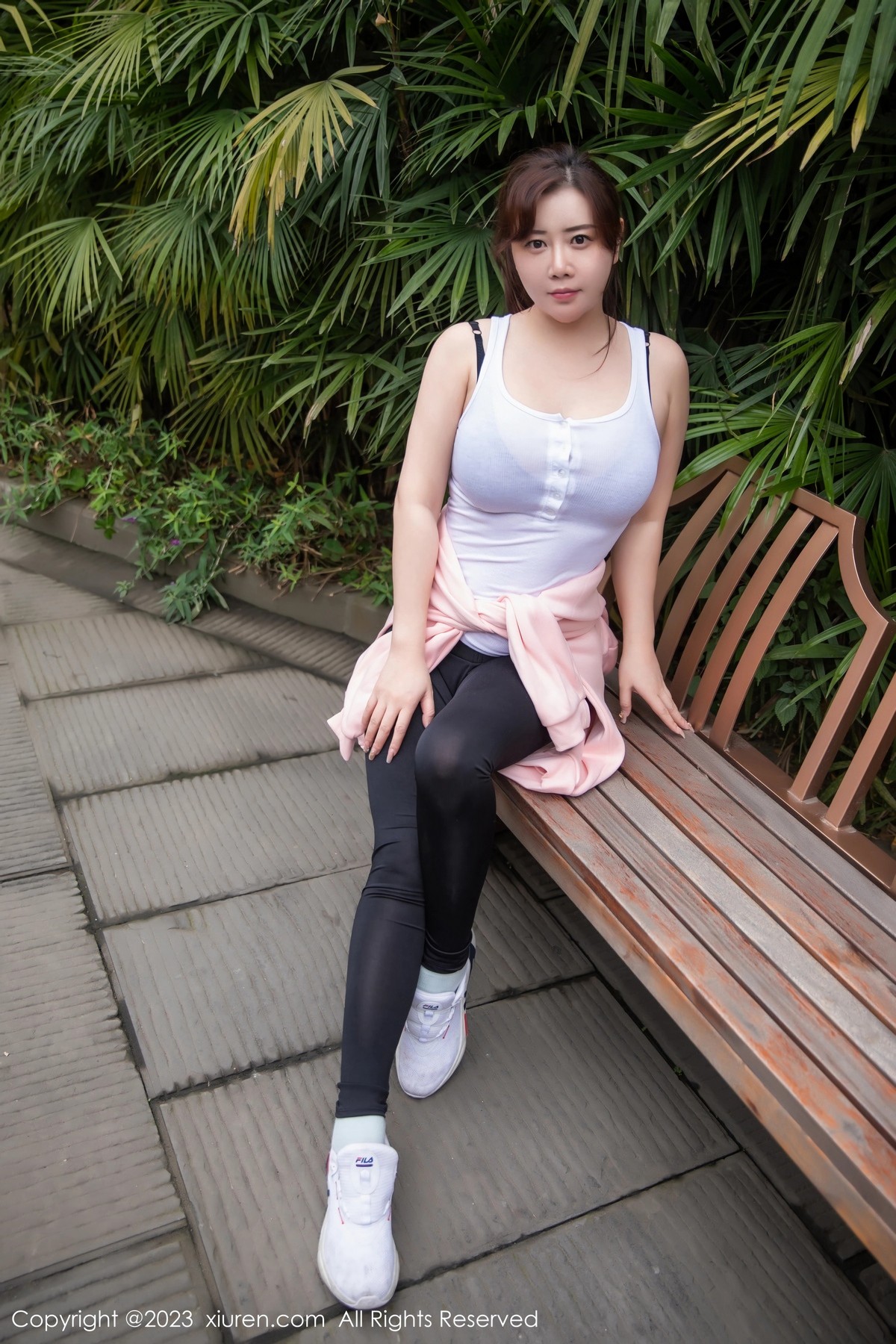 Xgyw.Net_XiuRen第6386期_模特王婉悠Queen性感紧身运动服半脱秀丰满身材惹火诱惑写真52P