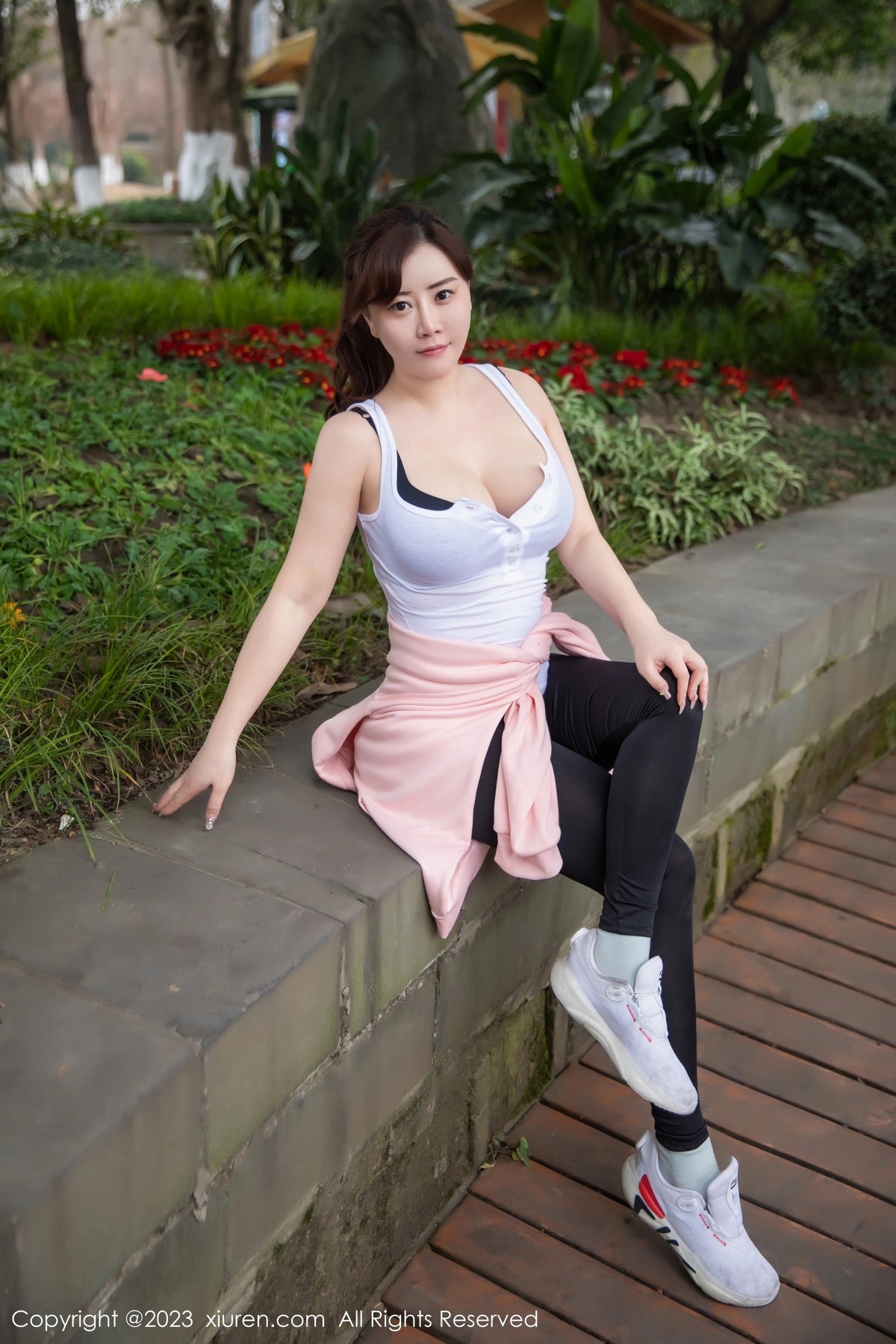 Xgyw.Net_XiuRen第6386期_模特王婉悠Queen性感紧身运动服半脱秀丰满身材惹火诱惑写真52P