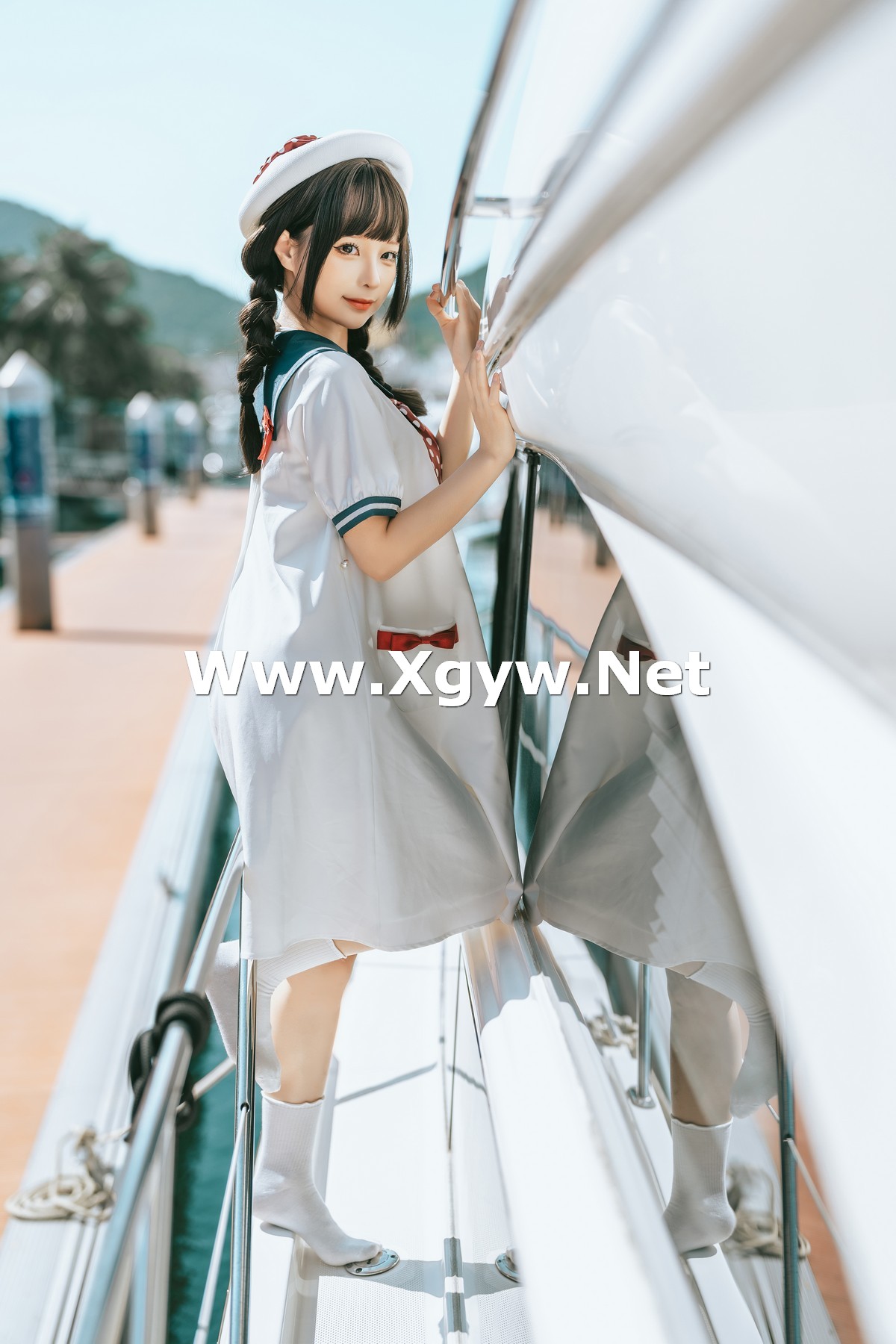 Xgyw.Net_动漫博主蠢沫沫水手日记主题游艇上半脱露性感白色三点式内衣秀惹火身材诱惑写真127P