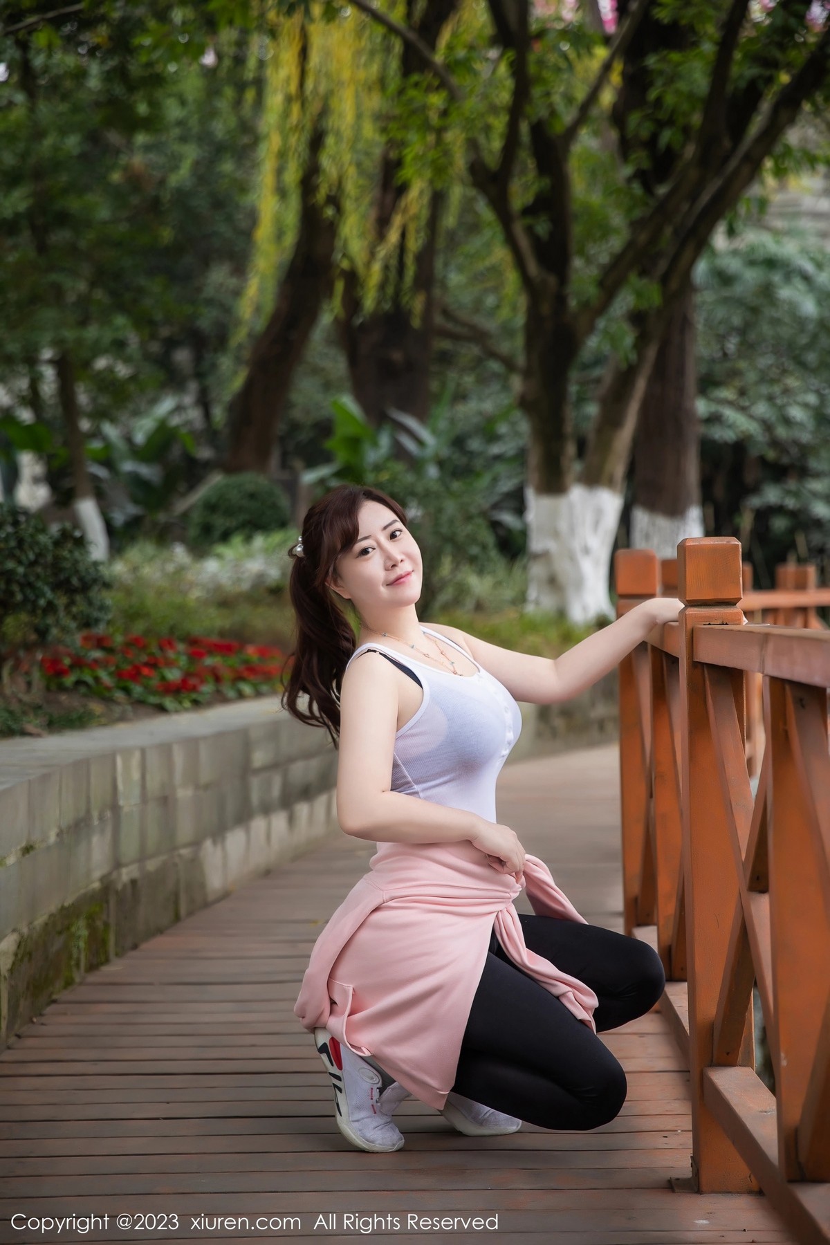 Xgyw.Net_XiuRen第6386期_模特王婉悠Queen性感紧身运动服半脱秀丰满身材惹火诱惑写真52P