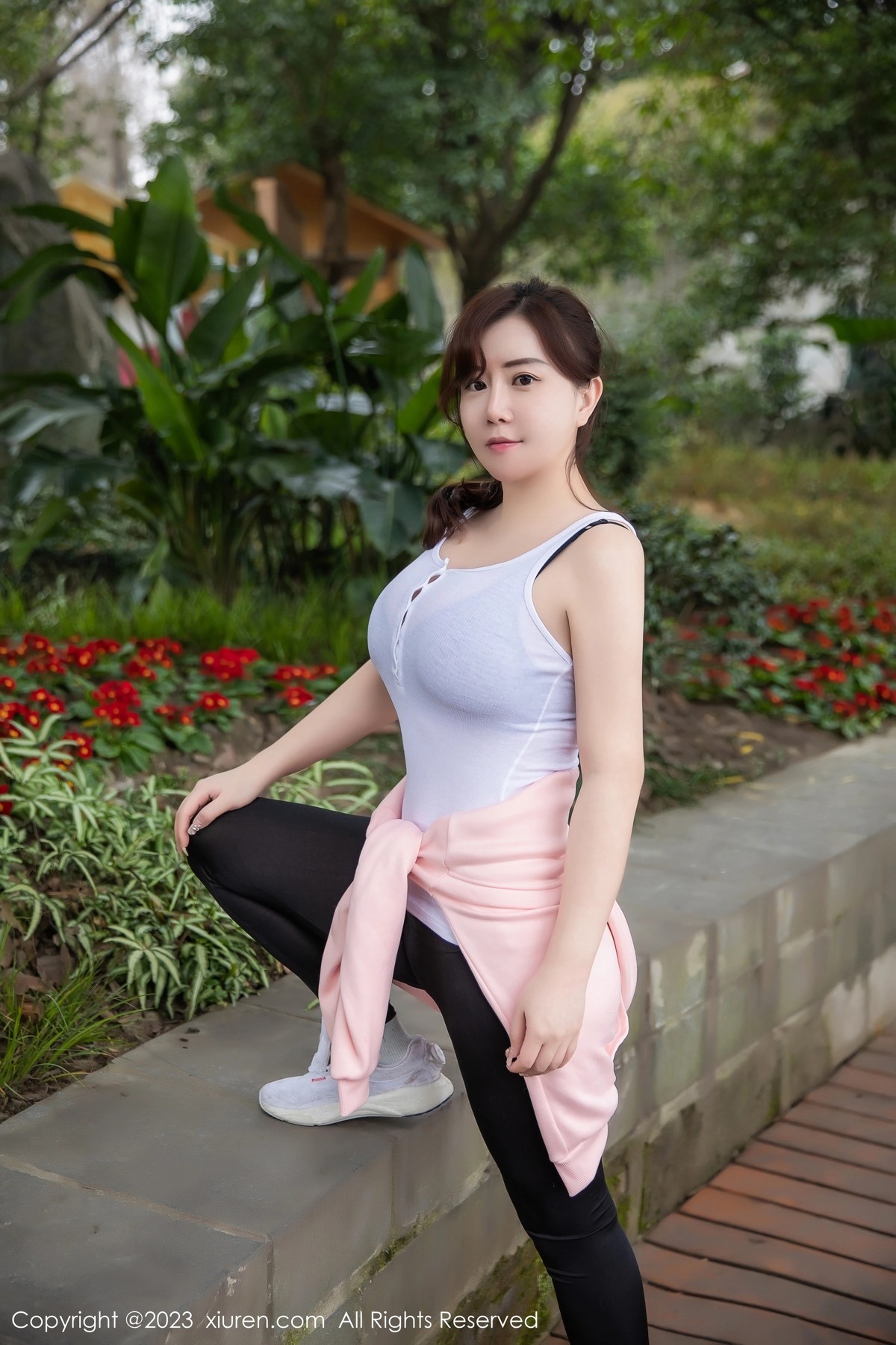 Xgyw.Net_XiuRen第6386期_模特王婉悠Queen性感紧身运动服半脱秀丰满身材惹火诱惑写真52P