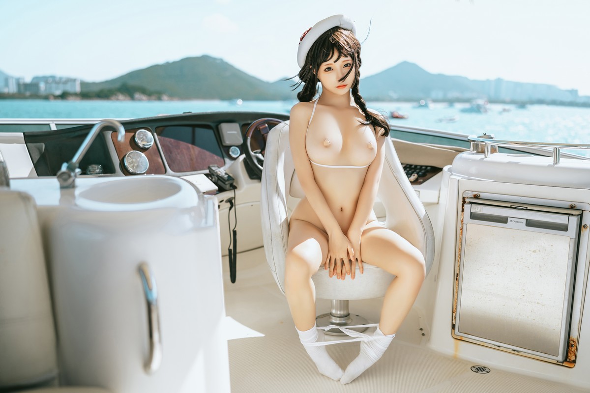 Xgyw.Net_动漫博主蠢沫沫水手日记主题游艇上半脱露性感白色三点式内衣秀惹火身材诱惑写真127P