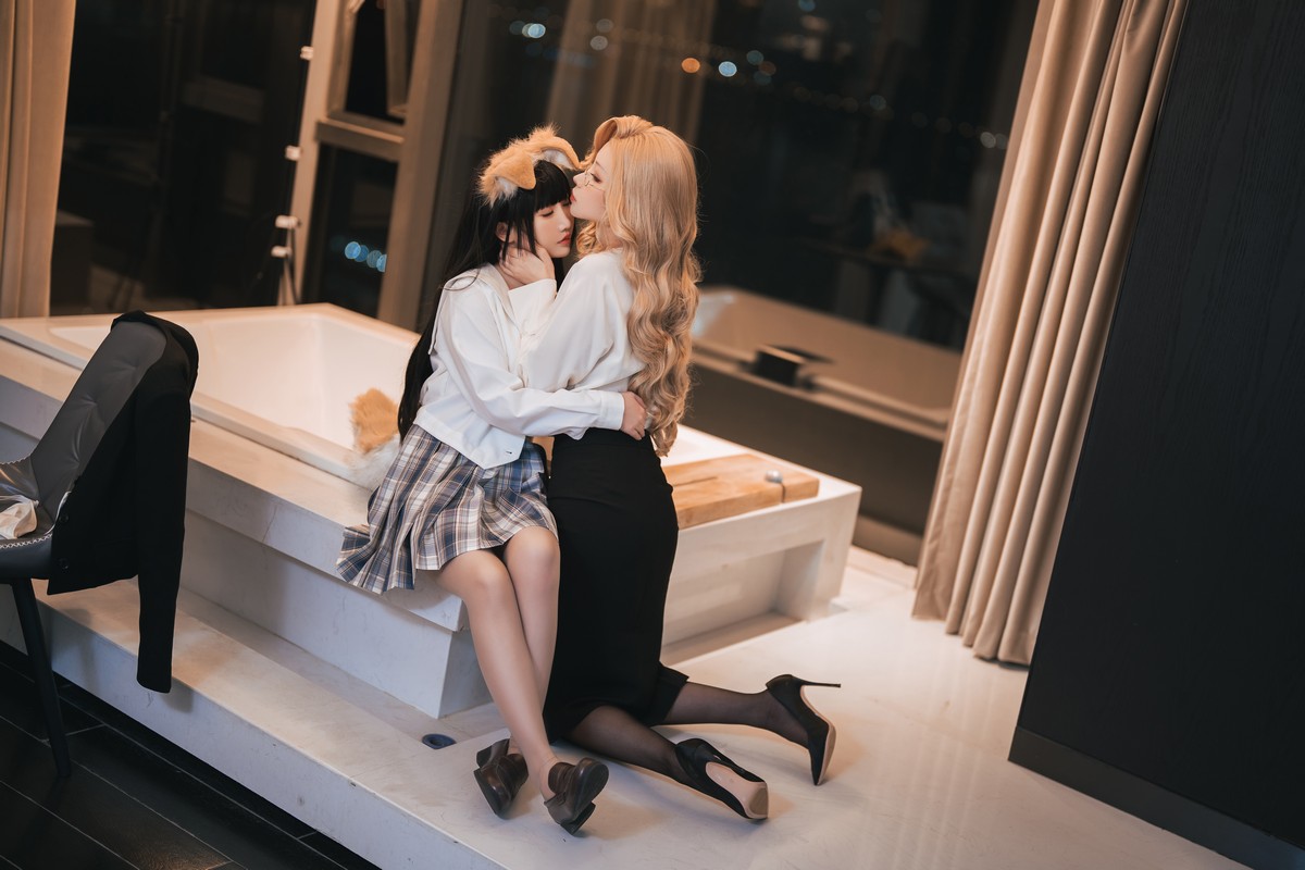 Xgyw.Net_网络美女凉凉子＆面饼仙儿女上司双人版主题私房浴室性感姐妹花迷人诱惑写真40P