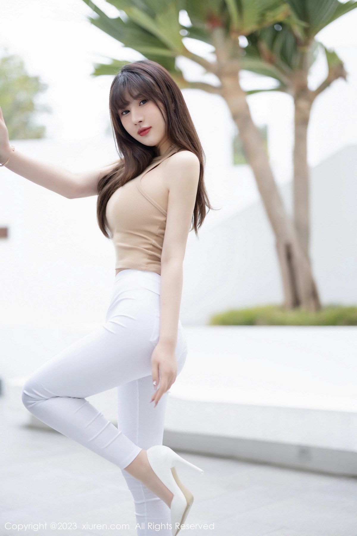 Xgyw.Net_XiuRen第6388期_模特张欣欣海南岛旅拍脱白色长裤露超薄无内肉丝撩人诱惑写真80P