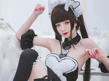 动漫博主封疆疆v能代女佣主题私人性感女佣装配黑色丝袜袜秀白皙肌肤完美骚扰写真36P