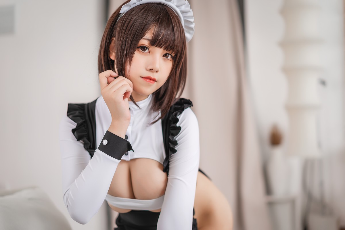 Xgyw.Net_萌系小姐姐蜜汁猫裘高叉女仆主题私房性感露胸女仆装配黑色蕾丝袜完美诱惑写真50P
