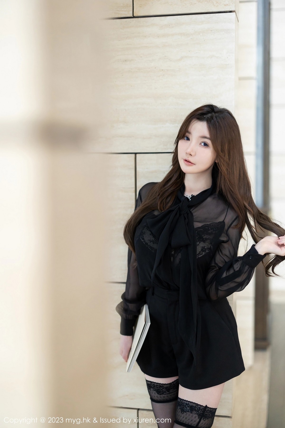 Xgyw.Net_[MyGirl美媛馆]Vol.649_模特糯美子MINIbabe性感黑色蕾丝内衣配黑色蕾丝吊袜魅惑写真62P