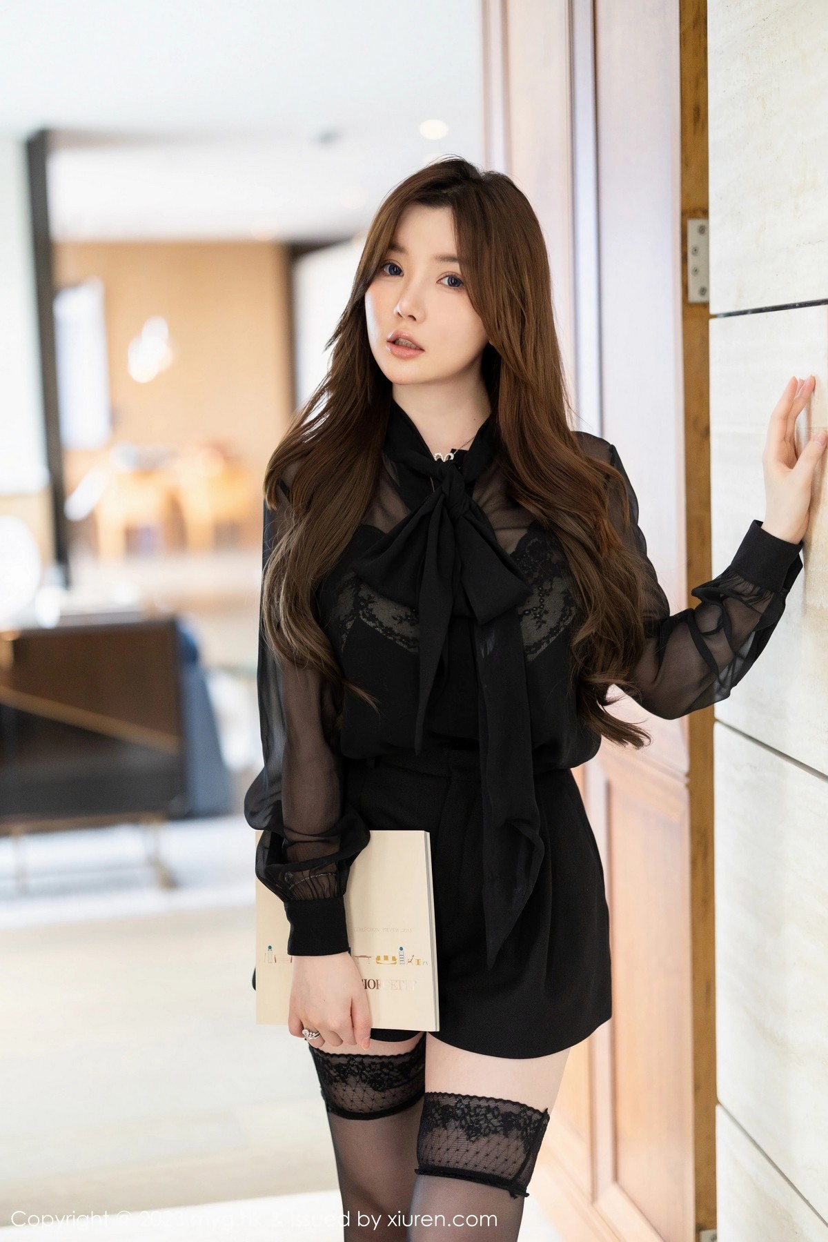 Xgyw.Net_[MyGirl美媛馆]Vol.649_模特糯美子MINIbabe性感黑色蕾丝内衣配黑色蕾丝吊袜魅惑写真62P