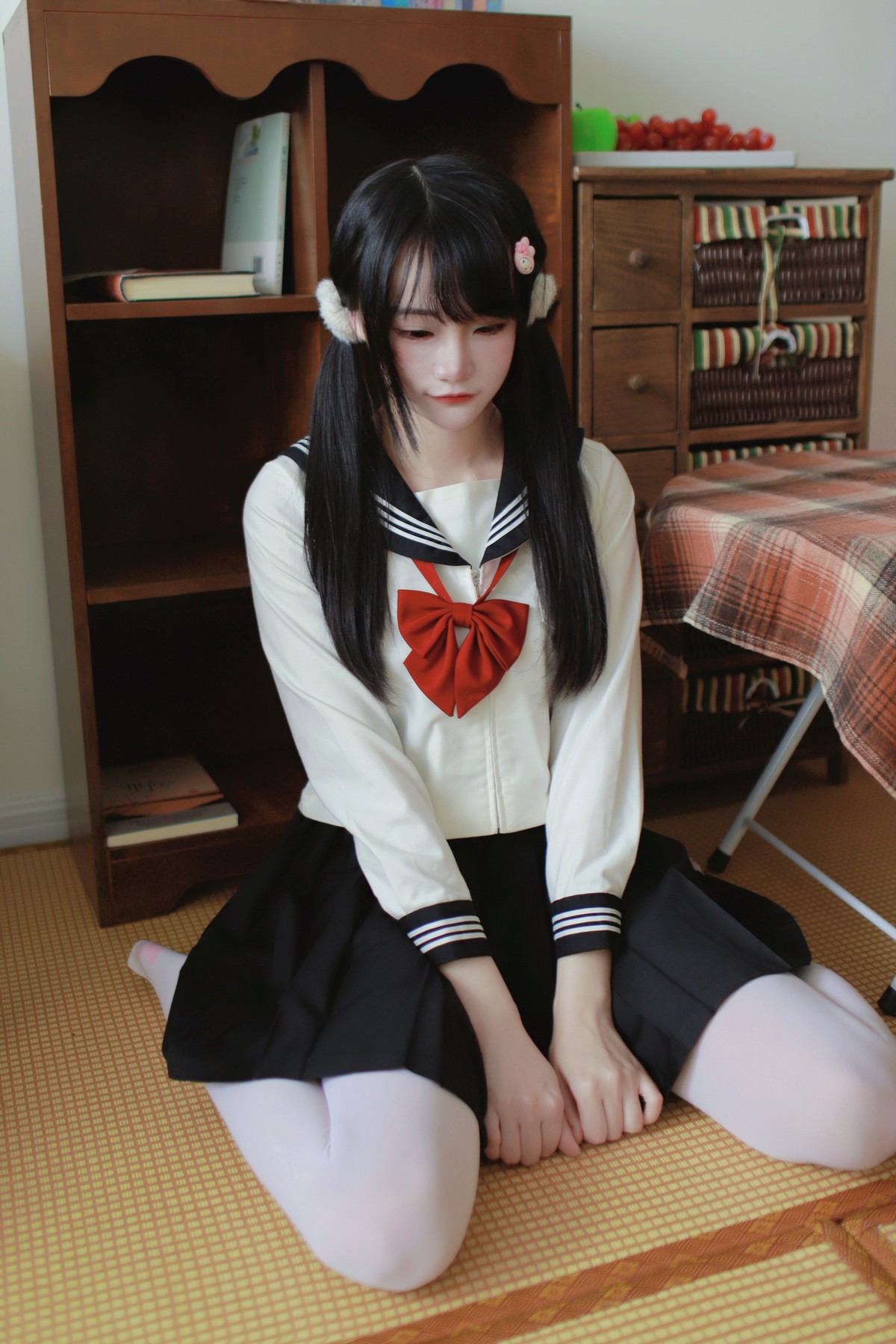 Xgyw.Net_微博妹子嗷呜酱水手服主题双马尾辫妹子性感制服配白丝吊袜秀美腿迷人写真48P