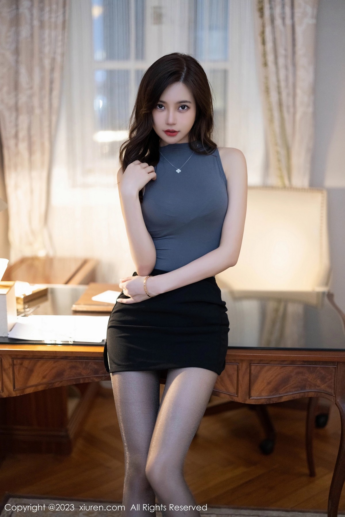 Xgyw.Net_XiuRen第6395期_女神绮里嘉ula深灰色收身上衣配黑短裙露性感灰色内衣诱惑写真79P