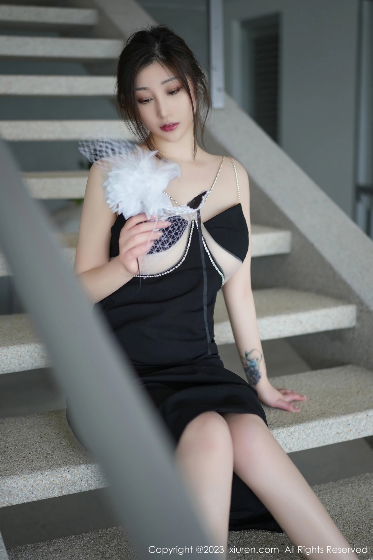 Xgyw.Net_XiuRen第6396期_女神妲己_Toxic多套服饰拍摄性感服饰秀雪峰美臀撩人诱惑写真65P