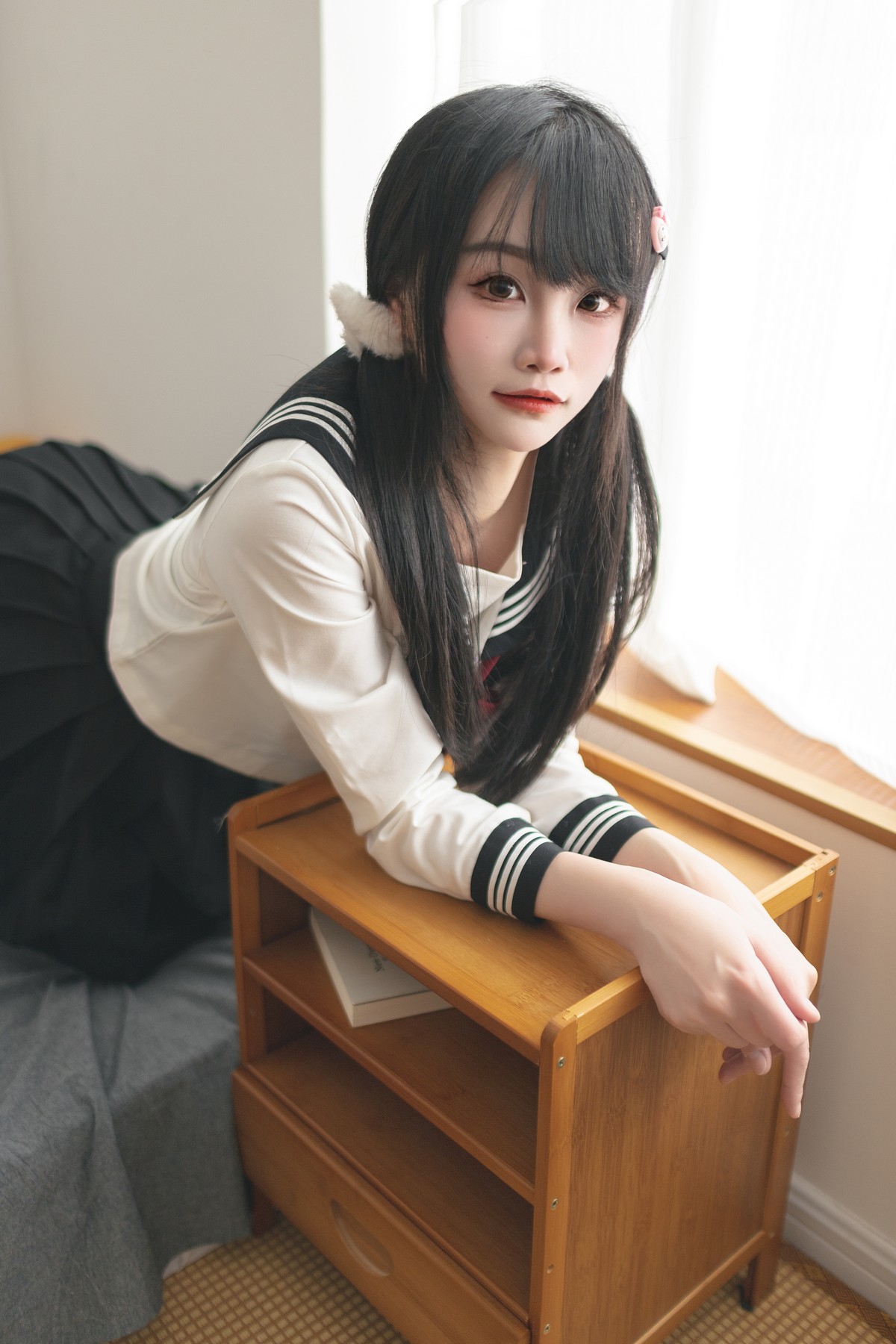 Xgyw.Net_微博妹子嗷呜酱水手服主题双马尾辫妹子性感制服配白丝吊袜秀美腿迷人写真48P
