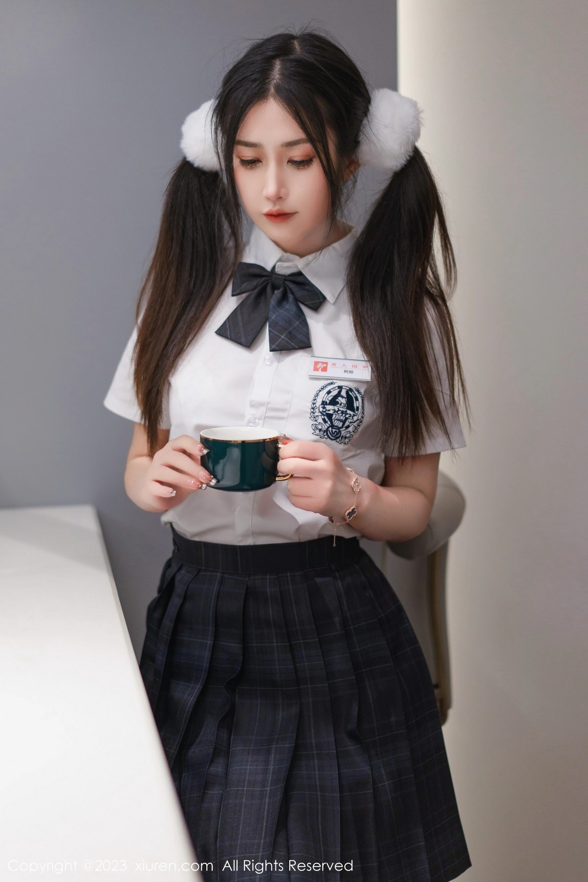 Xgyw.Net_XiuRen第6397期_模特laura阿姣泰国旅拍白色上衣配黑短裙露蕾丝边内衣诱惑写真81P