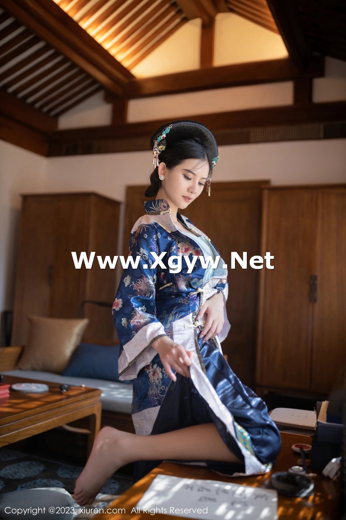 Xgyw.Net_XiuRen第6398期_模特就是阿朱啊脱宫廷古装露蓝色睡衣秀曼妙绝美身姿诱惑写真86P