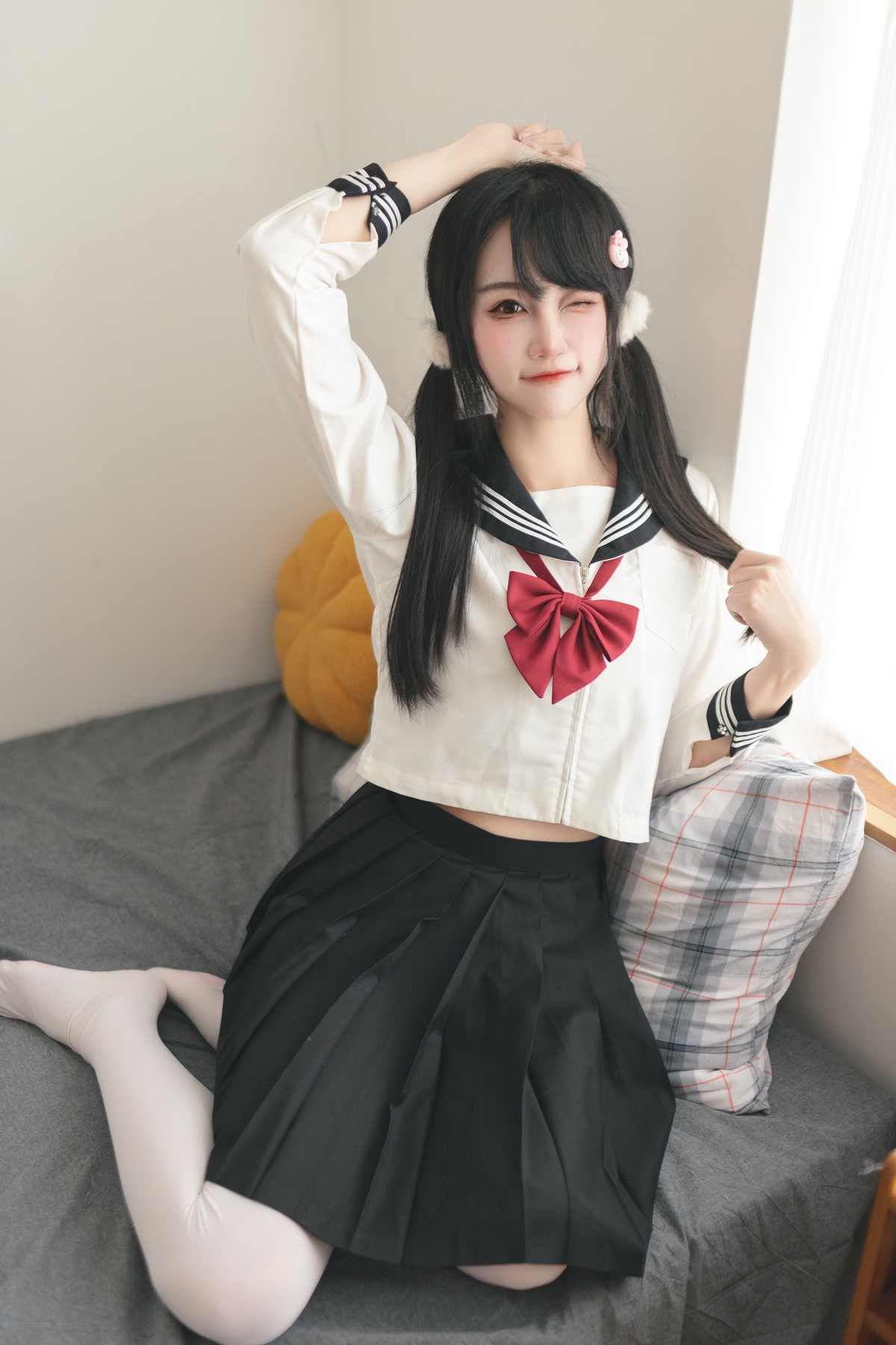 Xgyw.Net_微博妹子嗷呜酱水手服主题双马尾辫妹子性感制服配白丝吊袜秀美腿迷人写真48P