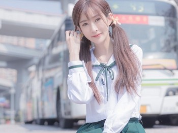 网络红人王羽杉JK大巴主题户外性感JK工作服配黑腿袜秀完美身材蜜汁迷人写真20P