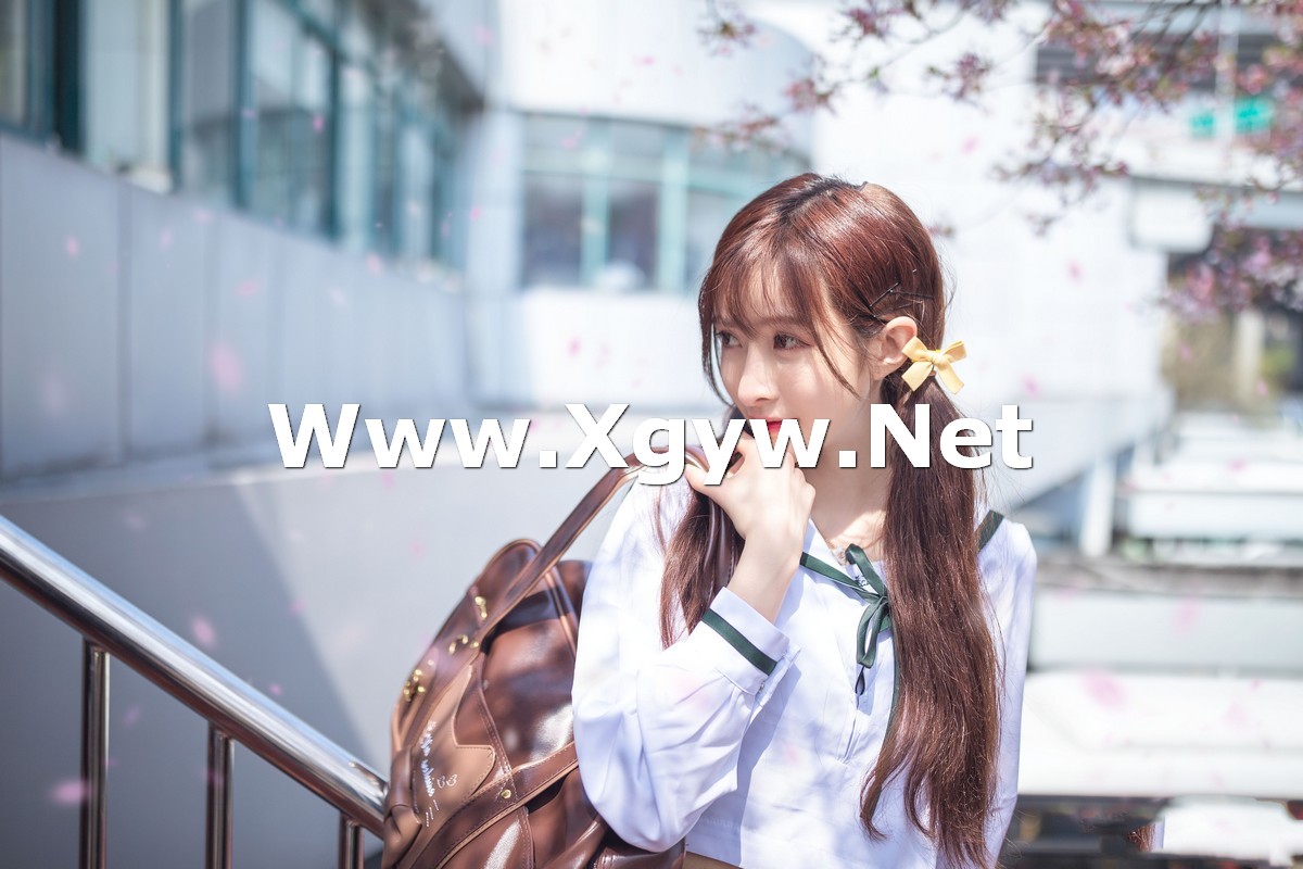 Xgyw.Net_网络红人王羽杉JK大巴主题户外性感JK制服配黑腿袜秀完美身材甜美迷人写真20P