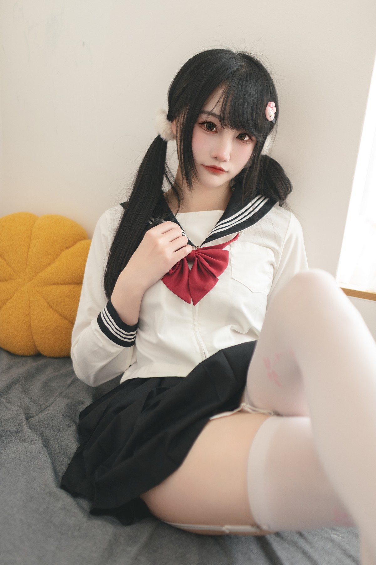Xgyw.Net_微博妹子嗷呜酱水手服主题双马尾辫妹子性感制服配白丝吊袜秀美腿迷人写真48P